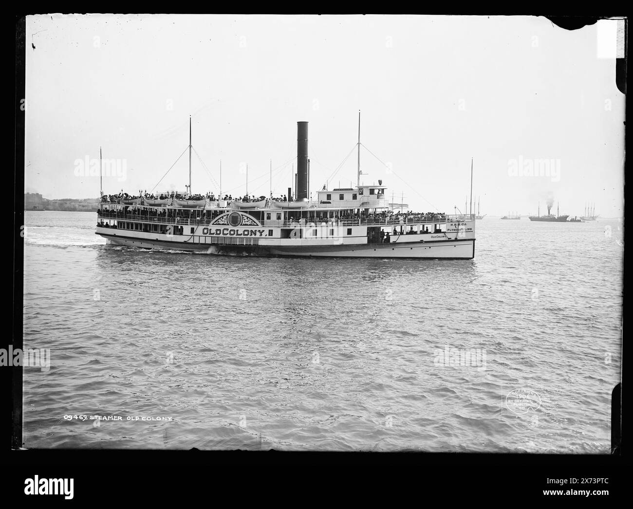 Steamer Old Colony, 'N.B.S. Co. Plymouth Line' on boat., Detroit Publishing Co. No 9469., Gift; State Historical Society of Colorado; 1949, Old Colony (ruota laterale) , ruote laterali. Foto Stock