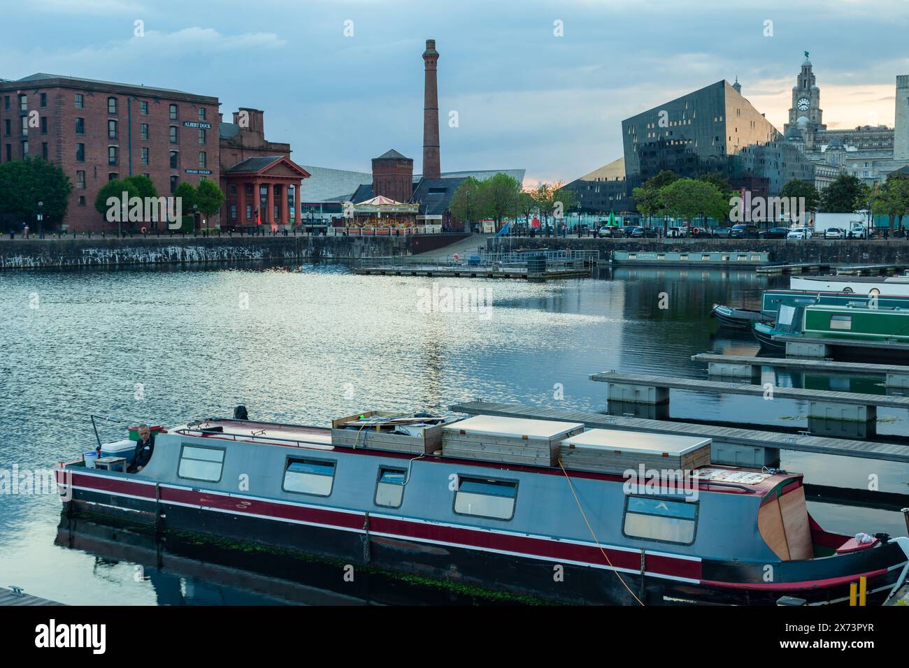 Tramonto al Salthouse Dock di Liverpool, Inghilterra. Foto Stock