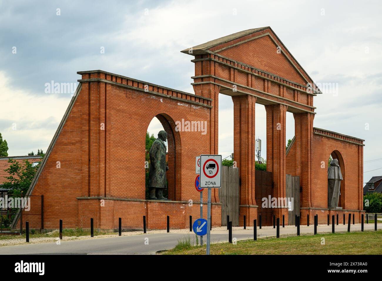 L'ingresso principale al Parco Memento, Budapest, Ungheria Foto Stock