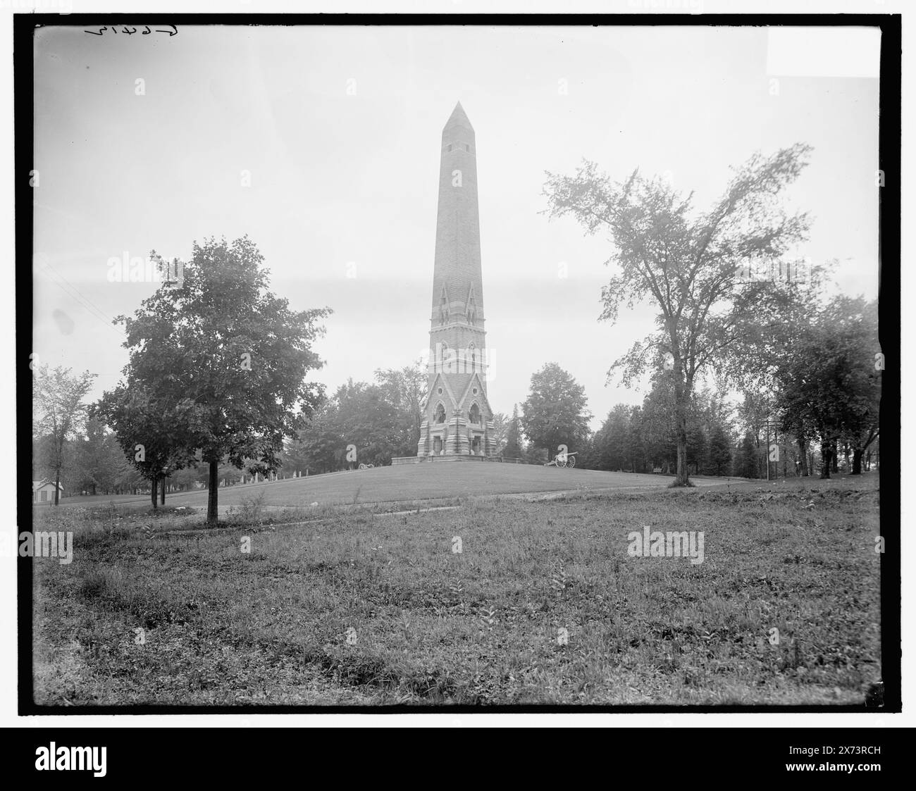 Saratoga Monument, Schuylerville, N.Y., Title from jacket., 'G 6412' e 'extra' on negative., Detroit Publishing Co. N. 039411., Gift; State Historical Society of Colorado; 1949, Monuments & Memorials. , Campagna di Saratoga, 1777. , Stati Uniti, New York (Stato), Schuylerville. Foto Stock