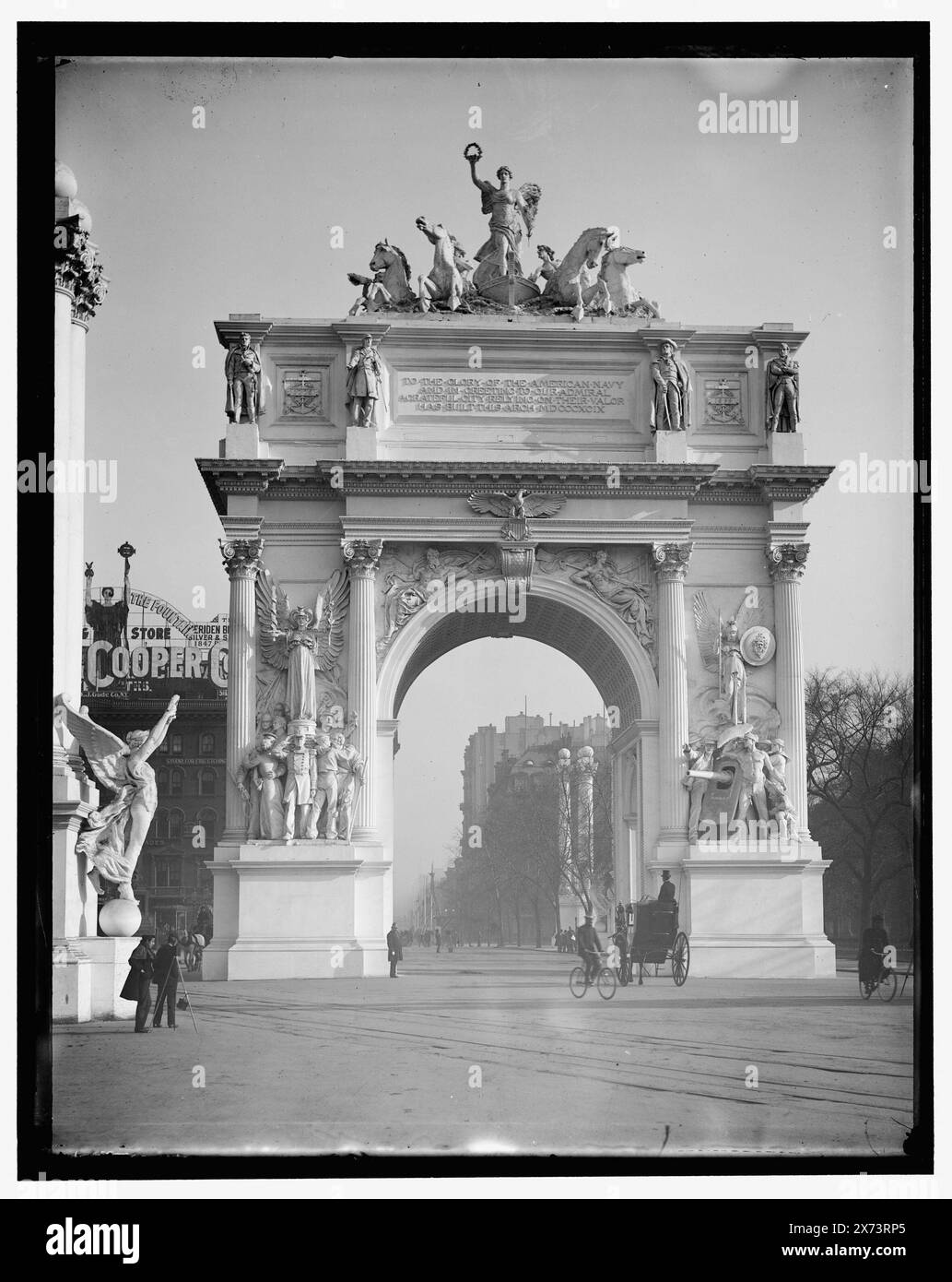 Dewey Arch, New York, Title from jacket., 'X 987' e '1011' on negative., Detroit Publishing Co. N. 32459., Gift; State Historical Society of Colorado; 1949, Dewey, George, 1837-1917, monumenti. , Archi commemorativi. , Stati Uniti, New York (Stato), New York. Foto Stock