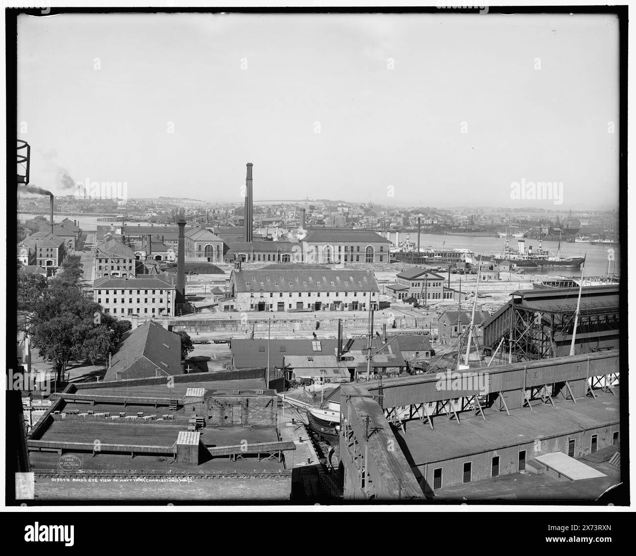 Vista dall'alto di Navy Yard, Charlestown, Massachusetts, '3382' su negative., Detroit Publishing Co. N. 019648., Gift; State Historical Society of Colorado; 1949, cantieri navali e stazioni navali. , Stati Uniti, Massachusetts, Charlestown Navy Yard. , Stati Uniti, Massachusetts, Boston. Foto Stock