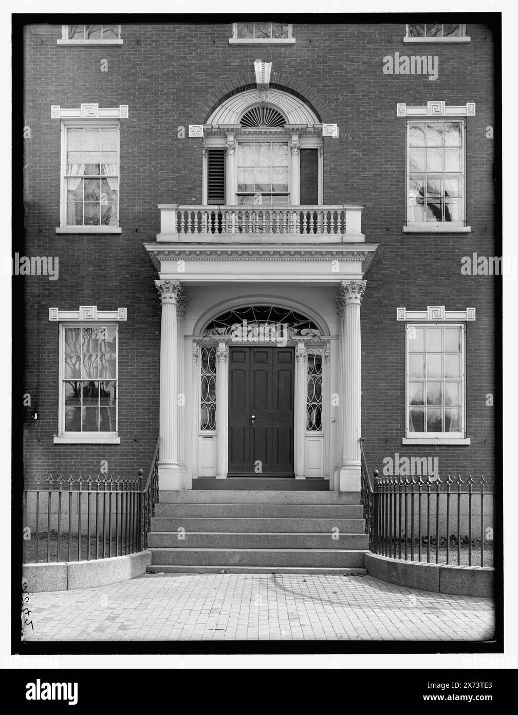 Dodge-Shreve House, 29 Chestnut Street, Salem, Mass., Title Designed by cataloger., 'No. 42' on negative., Detroit Publishing Co. No 039464., Gift; State Historical Society of Colorado; 1949, Dwellings. , Porte e porte. , Stati Uniti, Massachusetts, Salem. Foto Stock
