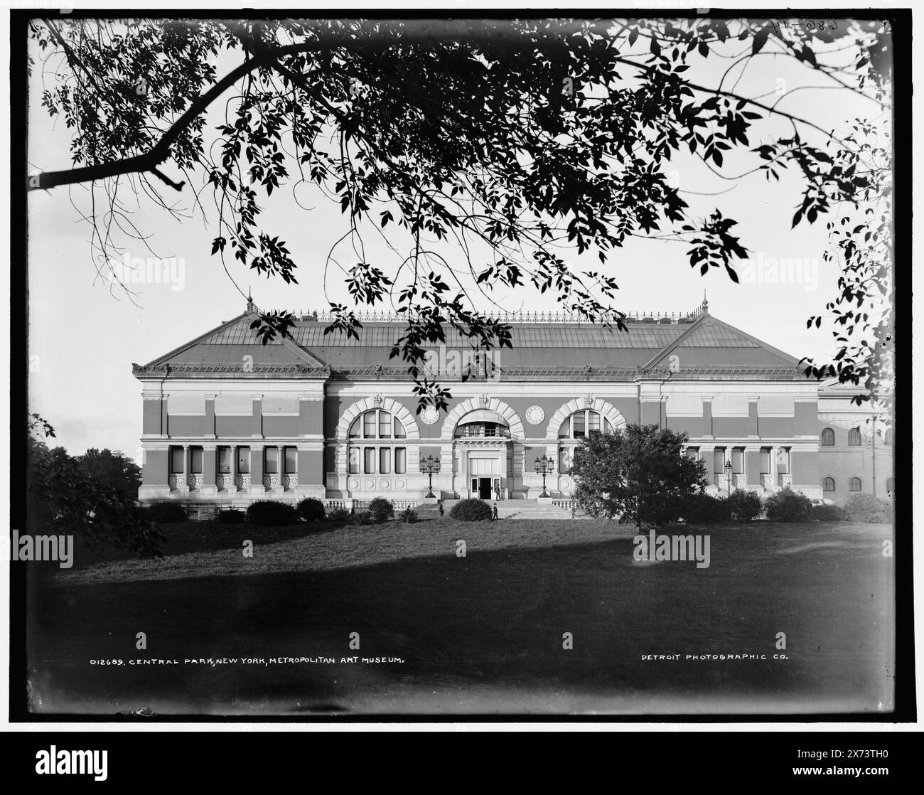 Central Park, New York, Metropolitan Art Museum, Data basata su Detroit, Catalogo J (1901)., '686-14' su negativo., Detroit Publishing Co. N. 012689., Gift; State Historical Society of Colorado; 1949, gallerie e musei. , Parchi. , Stati Uniti, New York (Stato), New York. Foto Stock