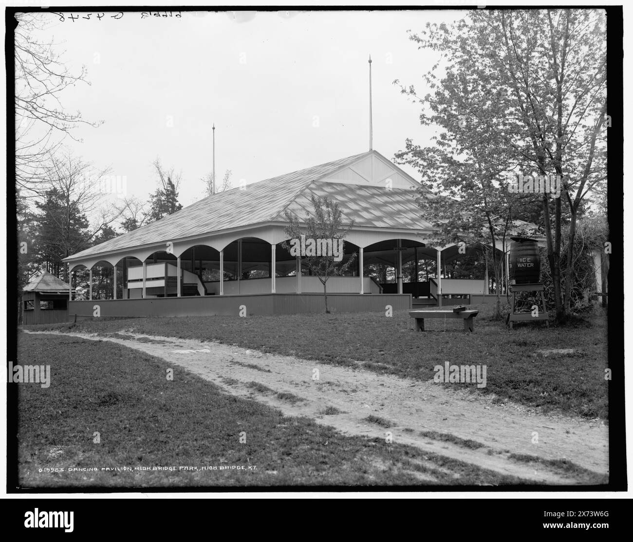 Padiglione da ballo, High Bridge Park, High Bridge, Ky., 'G 4248' su negative., Detroit Publishing Co. N. 019985., Gift; State Historical Society of Colorado; 1949, sale da ballo. , Parchi. , Stati Uniti, Kentucky, High Bridge. Foto Stock