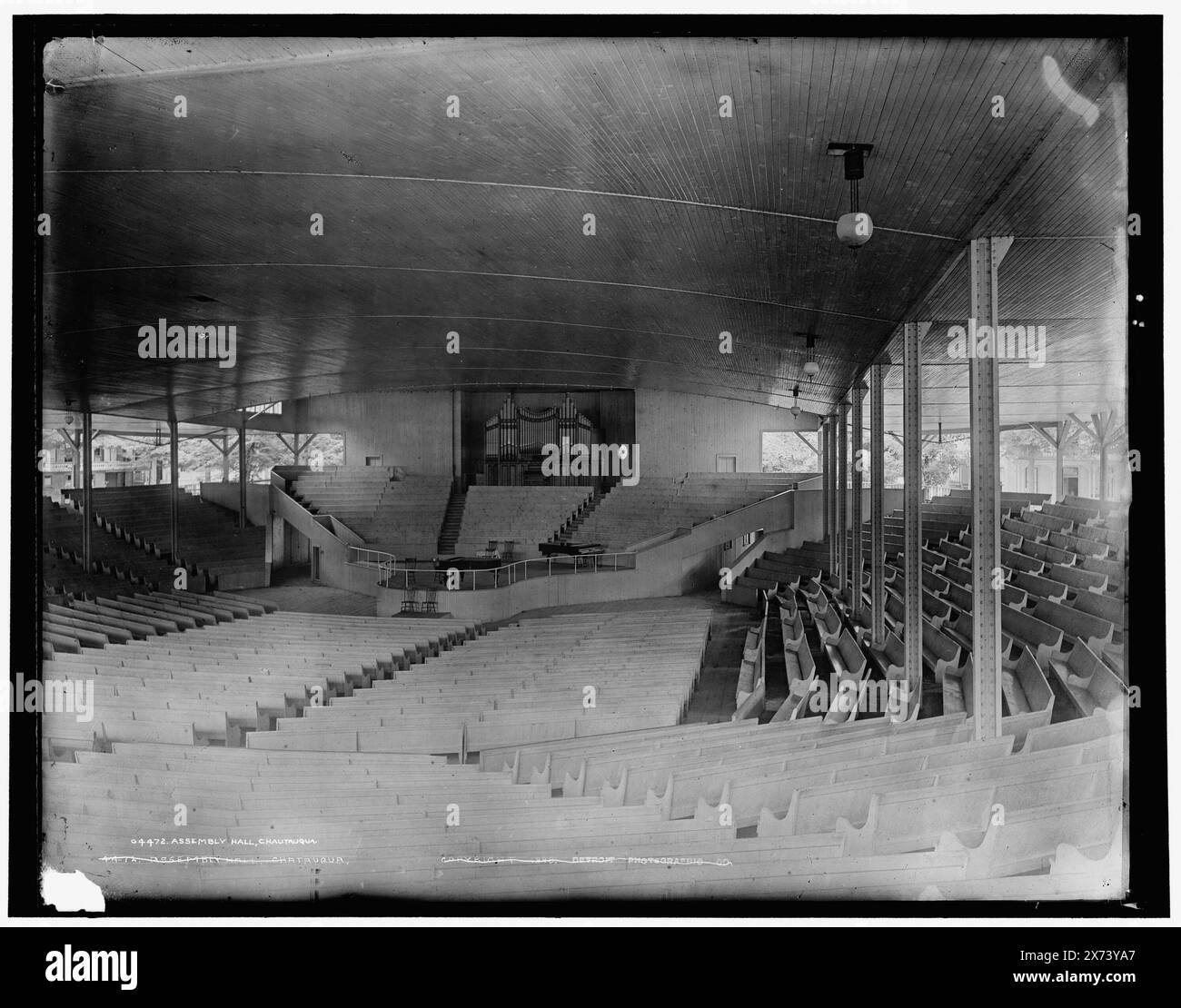 Sala riunioni, Chautauqua, Detroit Publishing Co. N. 04472., Gift; State Historical Society of Colorado; 1949, Assembly Hall (Chautauqua, N.Y.), auditorium. , Interni. , Stati Uniti, New York (Stato), Chautauqua. Foto Stock
