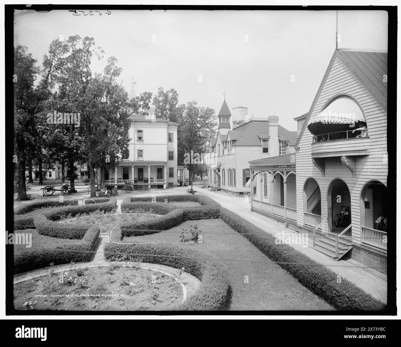 Confederate Soldiers' Home, Richmond, Virginia, 'G 5355' su negative., Detroit Publishing Co. N. 071007., Gift; State Historical Society of Colorado; 1949, Soldiers' Homes. , Giardini. , Stati Uniti, Virginia, Richmond. Foto Stock