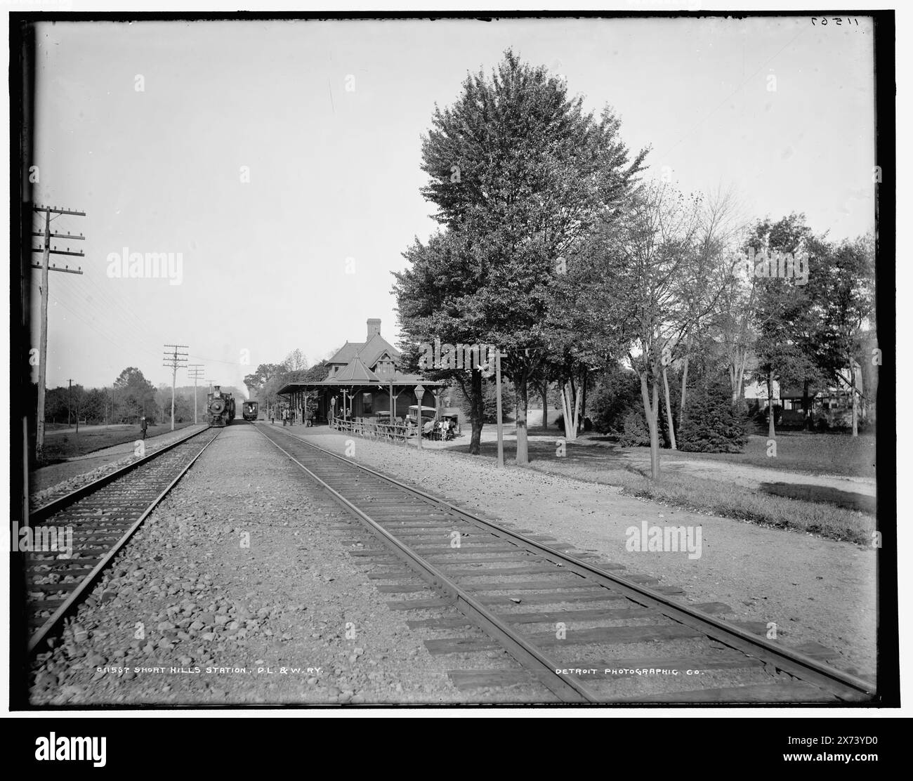 Short Hills Station, D.L. & W. Ry., Data basata su Detroit, Catalogo J (1901)., Detroit Publishing Co. N. 011567., Gift; State Historical Society of Colorado; 1949, Delaware, Lackawanna and Western Railroad. , Stazioni ferroviarie. , Stati Uniti, New Jersey, Short Hills. Foto Stock