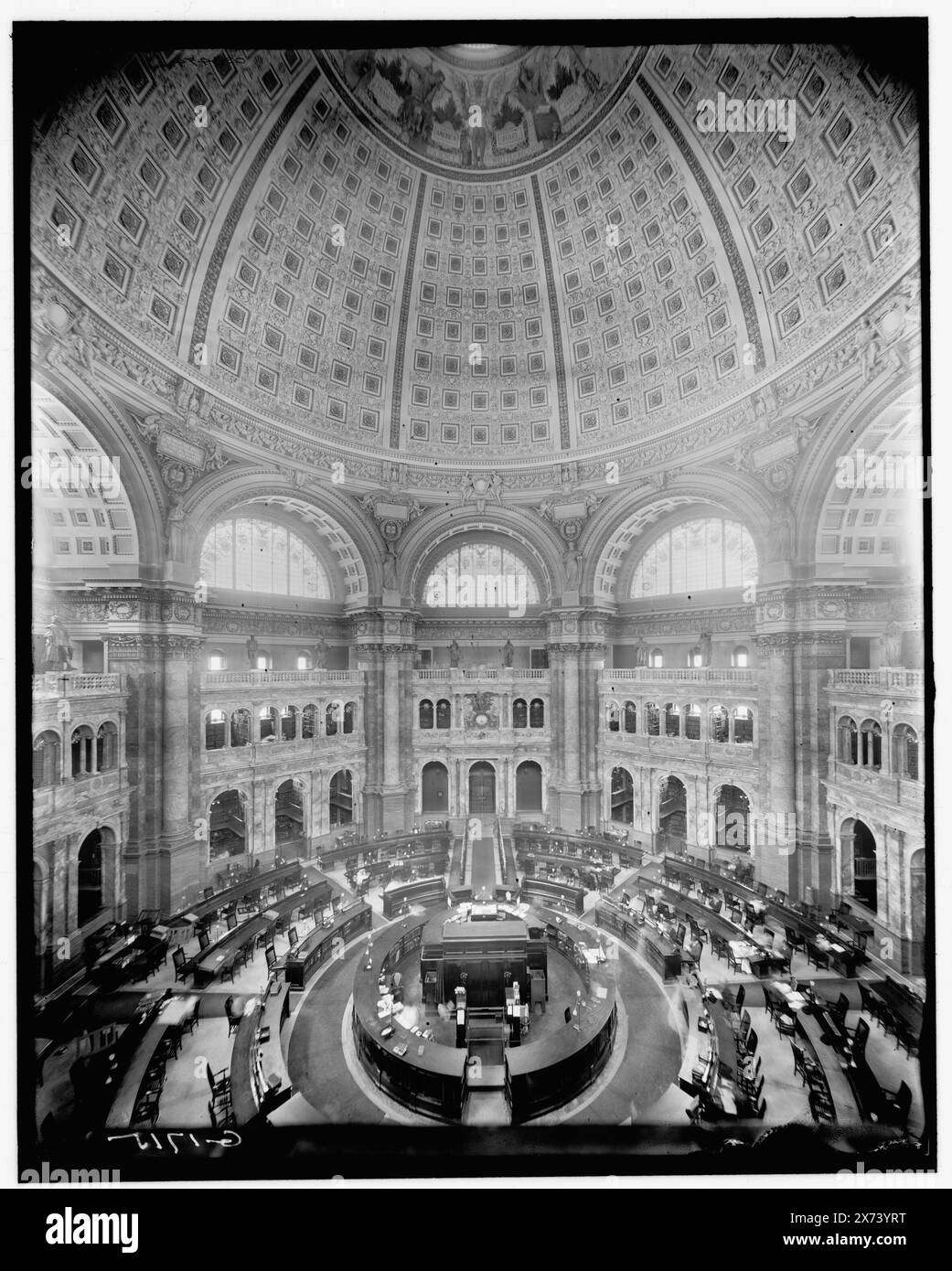 Library of Congress, Main Reading Room, Washington, D.C., Title from jacket., "g 1715" in negativo. Detroit Publishing Co. n. 033474., Gift; State Historical Society of Colorado; 1949, Rotundas. , Librerie. , Interni. , Stati Uniti, Distretto di Columbia, Washington (D.C.) Foto Stock