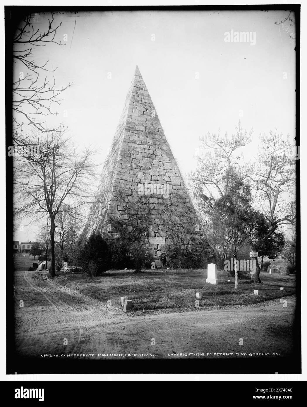 Confederate Monument, Richmond, Virginia, WHJ-135-02' su negativo., Detroit Publishing Co. N. 014206., Gift; State Historical Society of Colorado; 1949, Cemeteries. , Monumenti e memoriali. , Piramidi. , Stati Uniti, storia, Guerra civile, 1861-1865. , Stati Uniti, Virginia, Richmond. Foto Stock