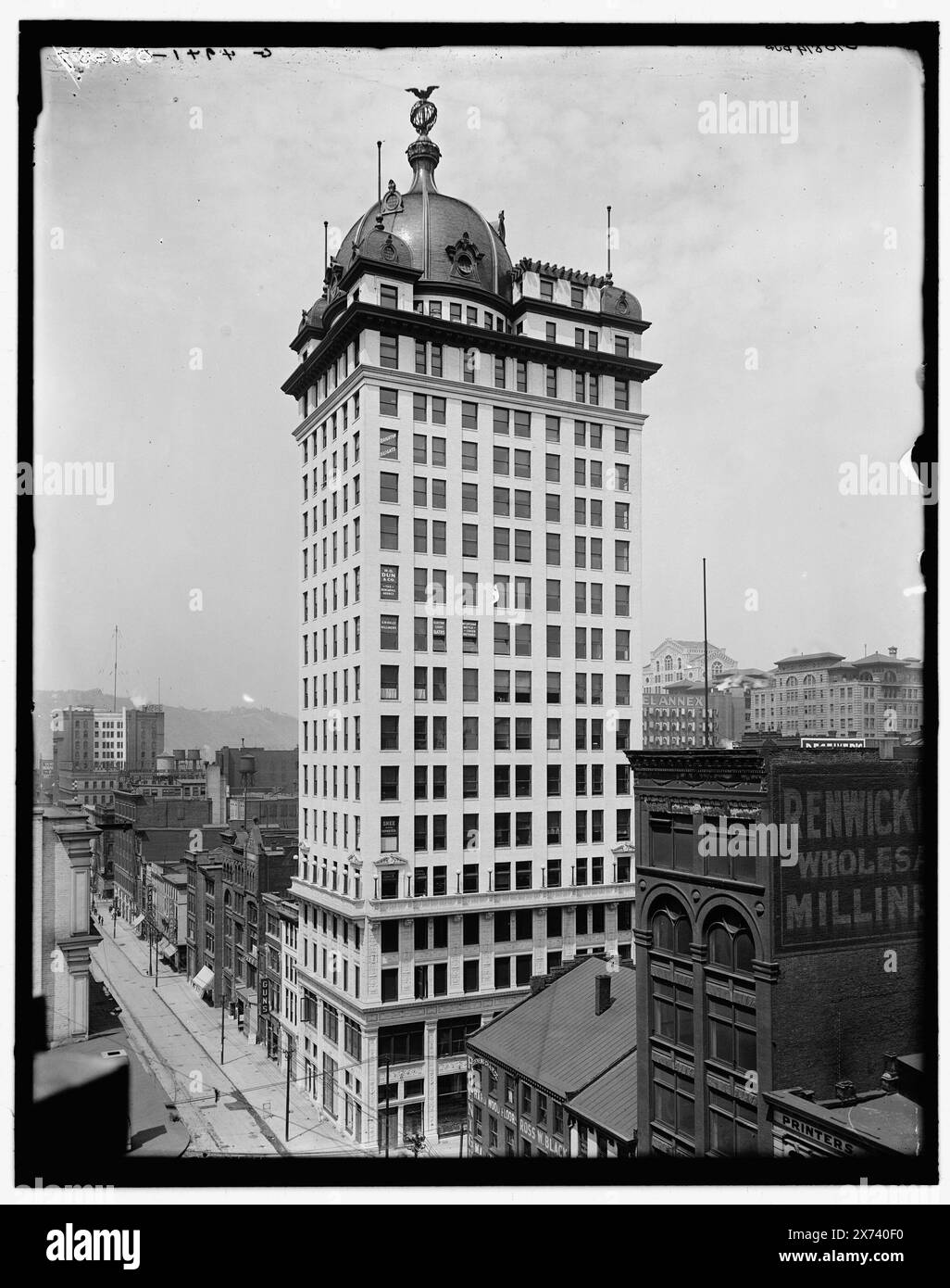 T.J. Keenan Building, Pittsburgh, Pa., Title from jacket., 'G 4941' on negative., Detroit Publishing Co. N. 070874., Gift; State Historical Society of Colorado; 1949, grattacieli. , Edifici per uffici. , Stati Uniti, Pennsylvania, Pittsburgh. Foto Stock