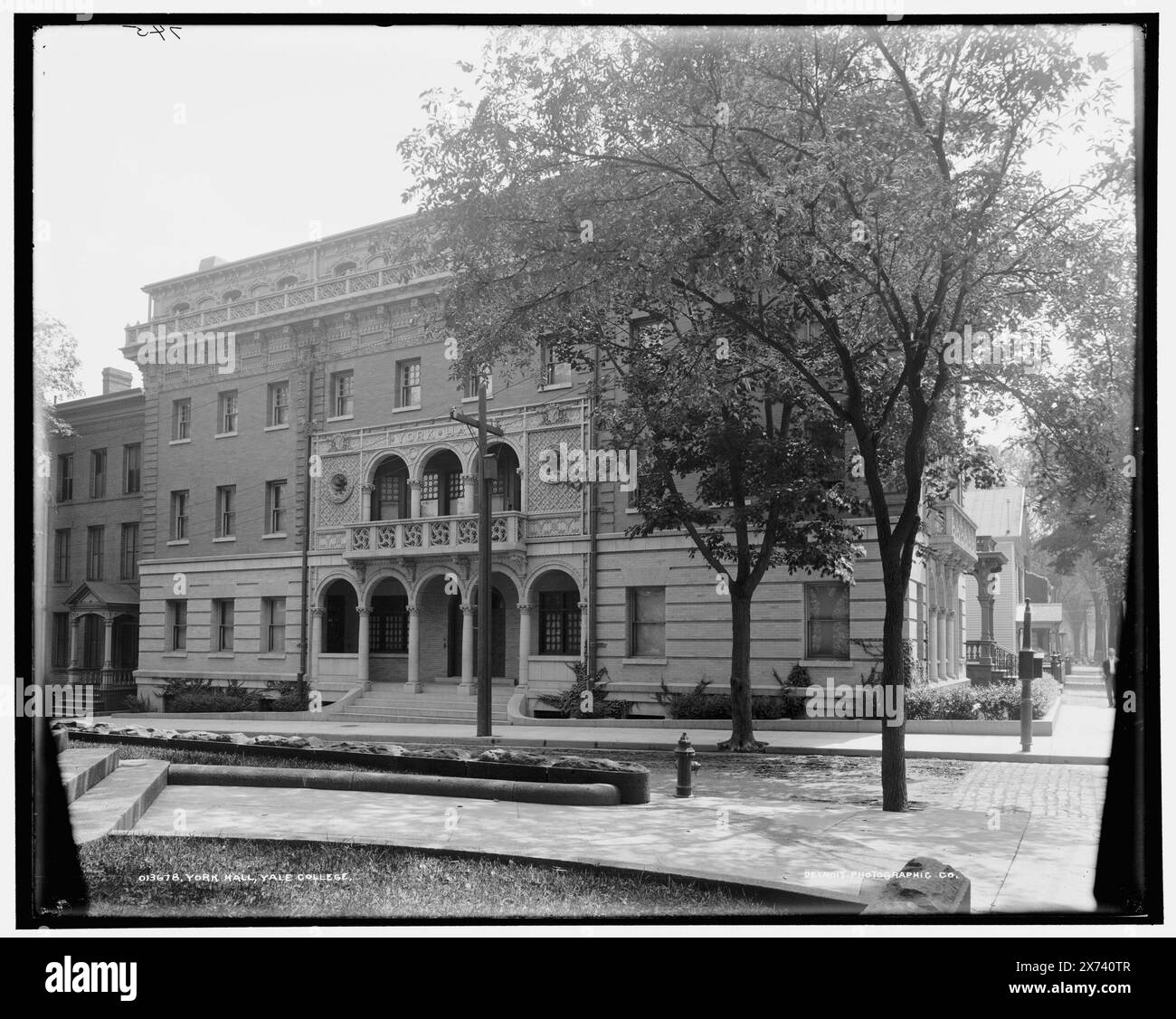 York Hall, Yale College, Date based on Detroit, Catalogue J Supplement (1901-1906)., '745' on negative., Detroit Publishing Co. N.. 013678., Gift; State Historical Society of Colorado; 1949, Educational Facilities. , Università e college. , Stati Uniti, Connecticut, New Haven. Foto Stock
