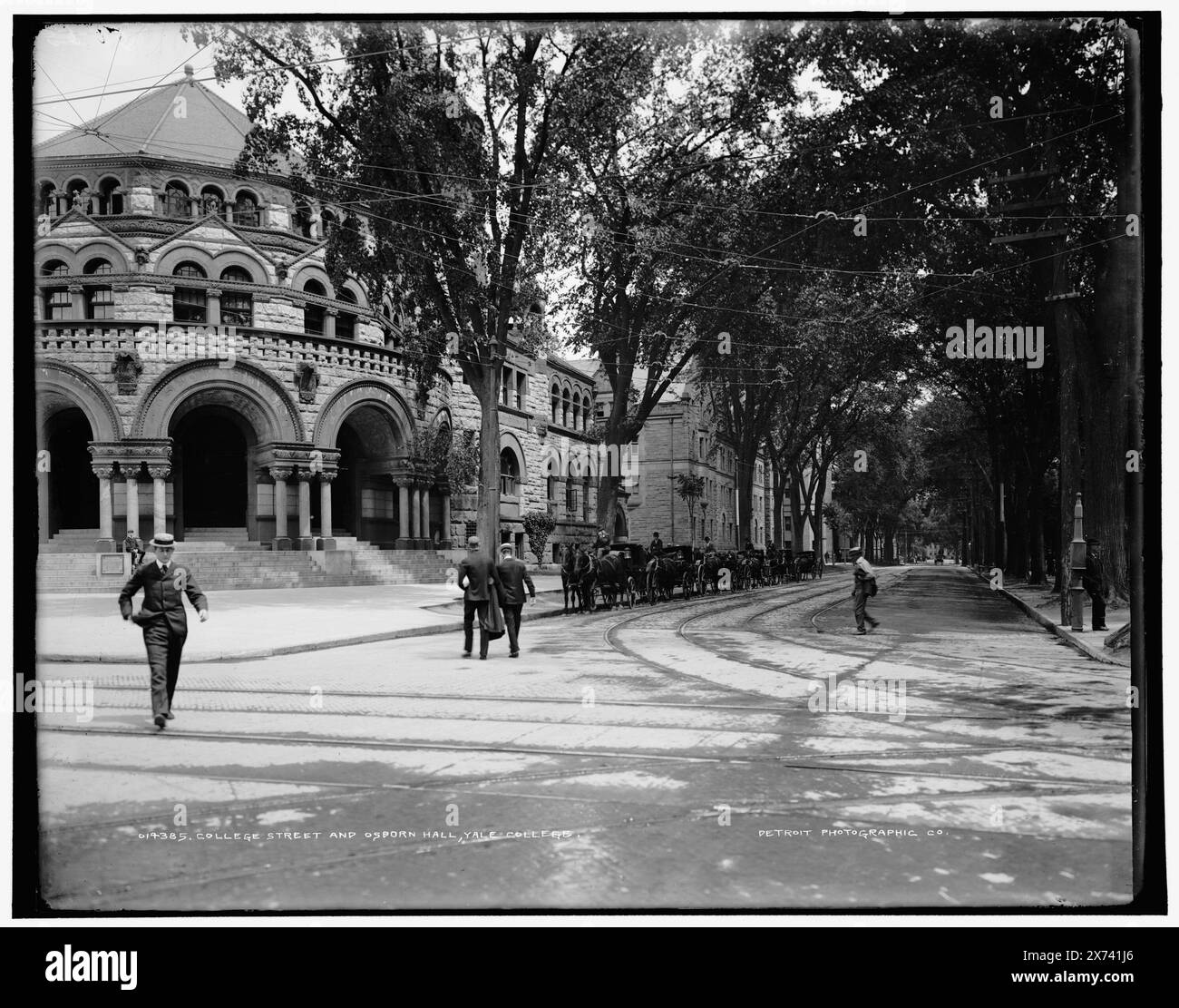 College Street and Osborn Hall, Yale College, Date based on Detroit, Catalogue J Supplement (1901-1906)., '50-55' on negative., Detroit Publishing Co. N.. 014385., Gift; State Historical Society of Colorado; 1949, Yale University. , Università e college. , Strutture educative. , Strade. , Stati Uniti, Connecticut, New Haven. Foto Stock