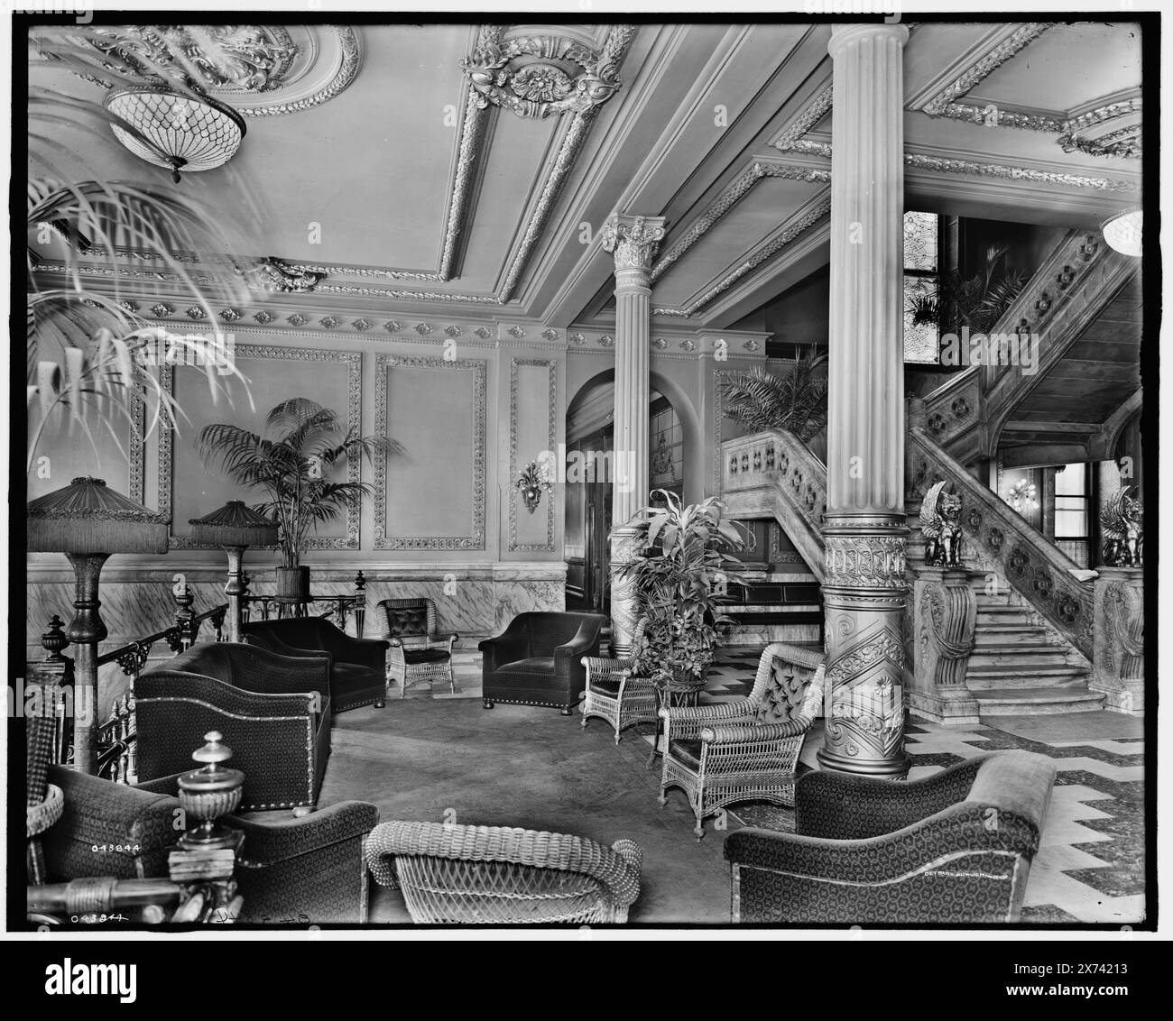 Scala in marmo, atrio, Murray Hill Hotel, New York, N.. Y, titolo da giacca., Detroit Publishing Co. N. 043844., Gift; State Historical Society of Colorado; 1949, Alberghi. , Scalinate. , Lobby. , Stati Uniti, New York (Stato), New York. Foto Stock