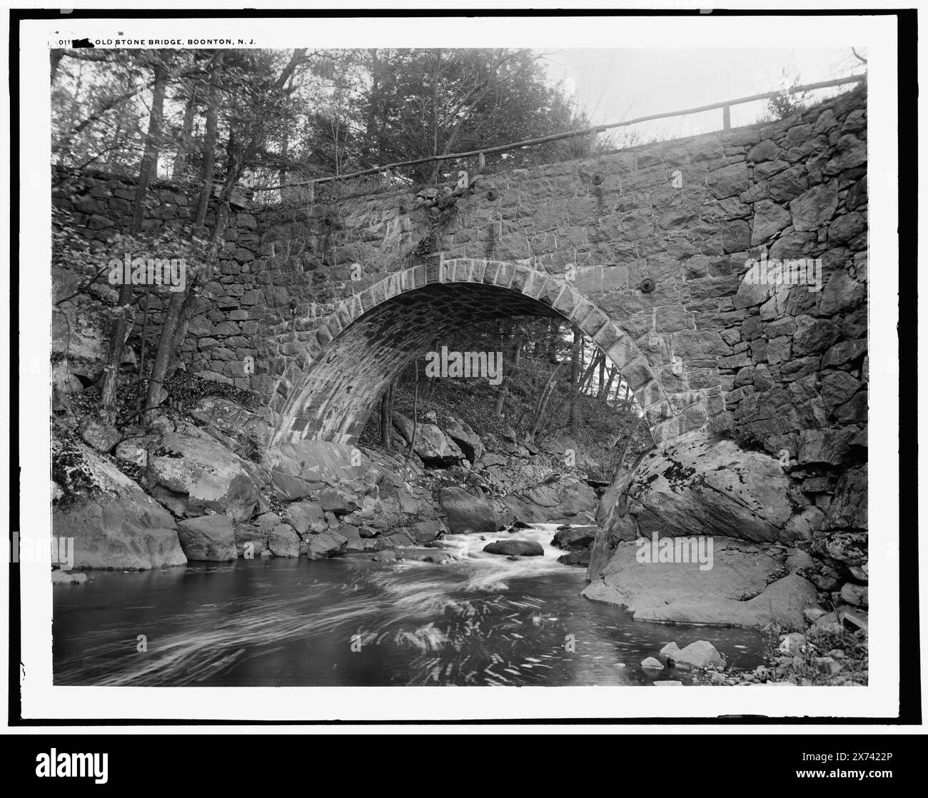 Old Stone Bridge, Boonton, N.J., Data basata su Detroit, Catalogo J (1901)., Detroit Publishing Co. N. 011525., Gift; State Historical Society of Colorado; 1949, Rivers. , Ponti. , Stati Uniti, New Jersey, Boonton. Foto Stock
