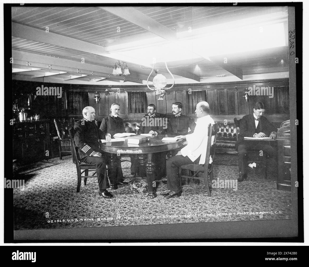 U.S.S. Maine Board of Inquiry into Destruction of Maine, fotografia di una foto da una fonte non identificata, Detroit Publishing Co. N. 020568., Gift; State Historical Society of Colorado; 1949, Maine (Battleship) , Stati Uniti., Navy. Navi da guerra, americane. , Corti marziali e Corti d'inchiesta. , Ufficiali militari, americani. Foto Stock