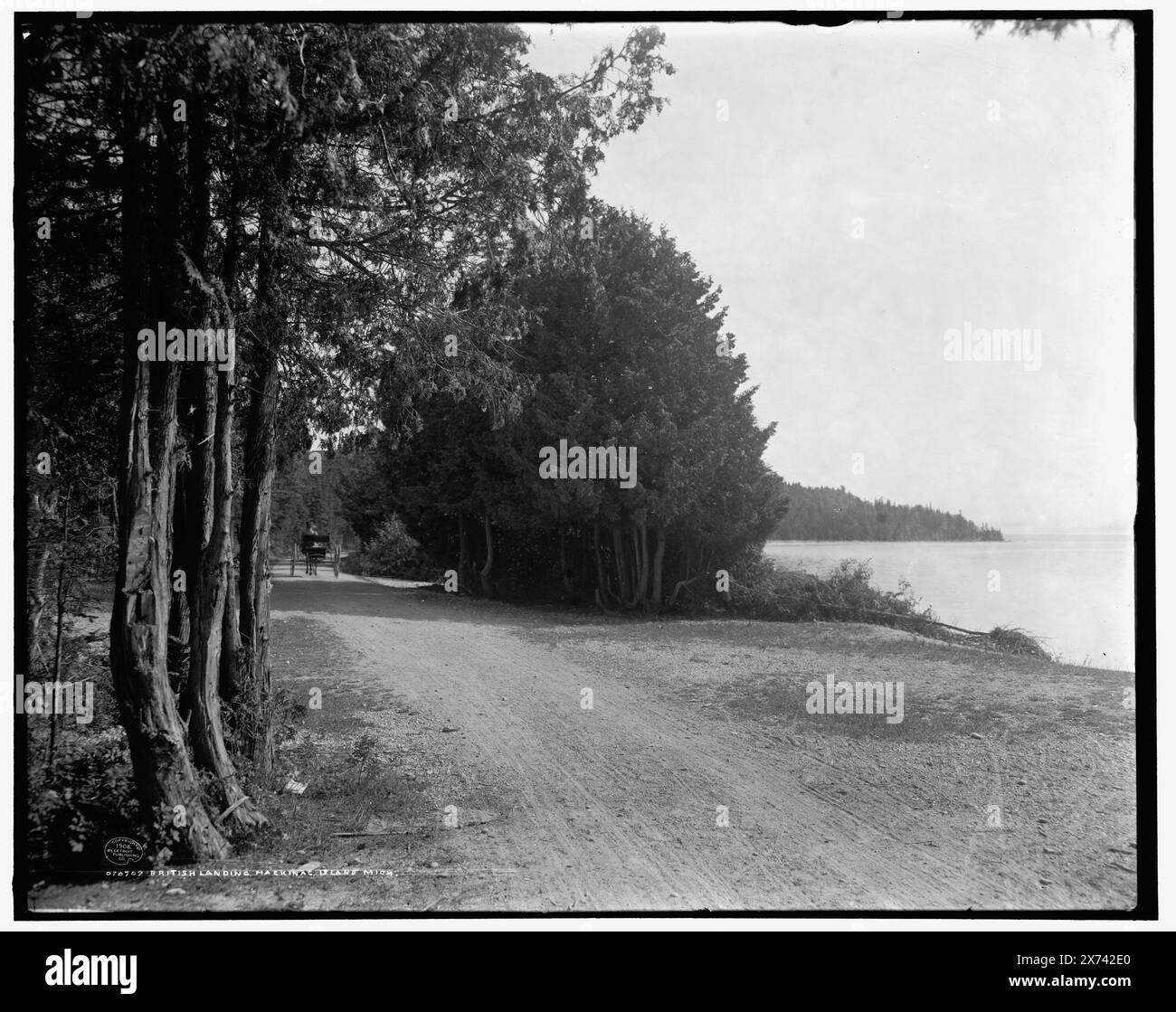 British Landing, Mackinac Island, Mich., 'G 4470' su negative., Detroit Publishing Co. N. 070709., Gift; State Historical Society of Colorado; 1949, Roads. , Fronti d'acqua. , Stati Uniti, Michigan, Isola di Mackinac (Isola) Foto Stock