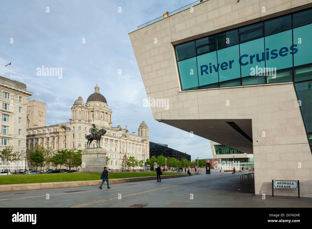 Pomeriggio sul lungomare di Liverpool. Foto Stock