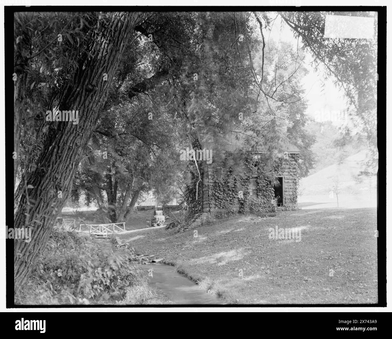 Nella Rice Farm vicino Syracuse, N.Y., Title from jacket., 'H 116' e 'extra' su negative., Detroit Publishing Co. N. 039383., Gift; State Historical Society of Colorado; 1949, Log Cabins. , Fattorie. , Stati Uniti, New York (Stato), Syracuse. Foto Stock
