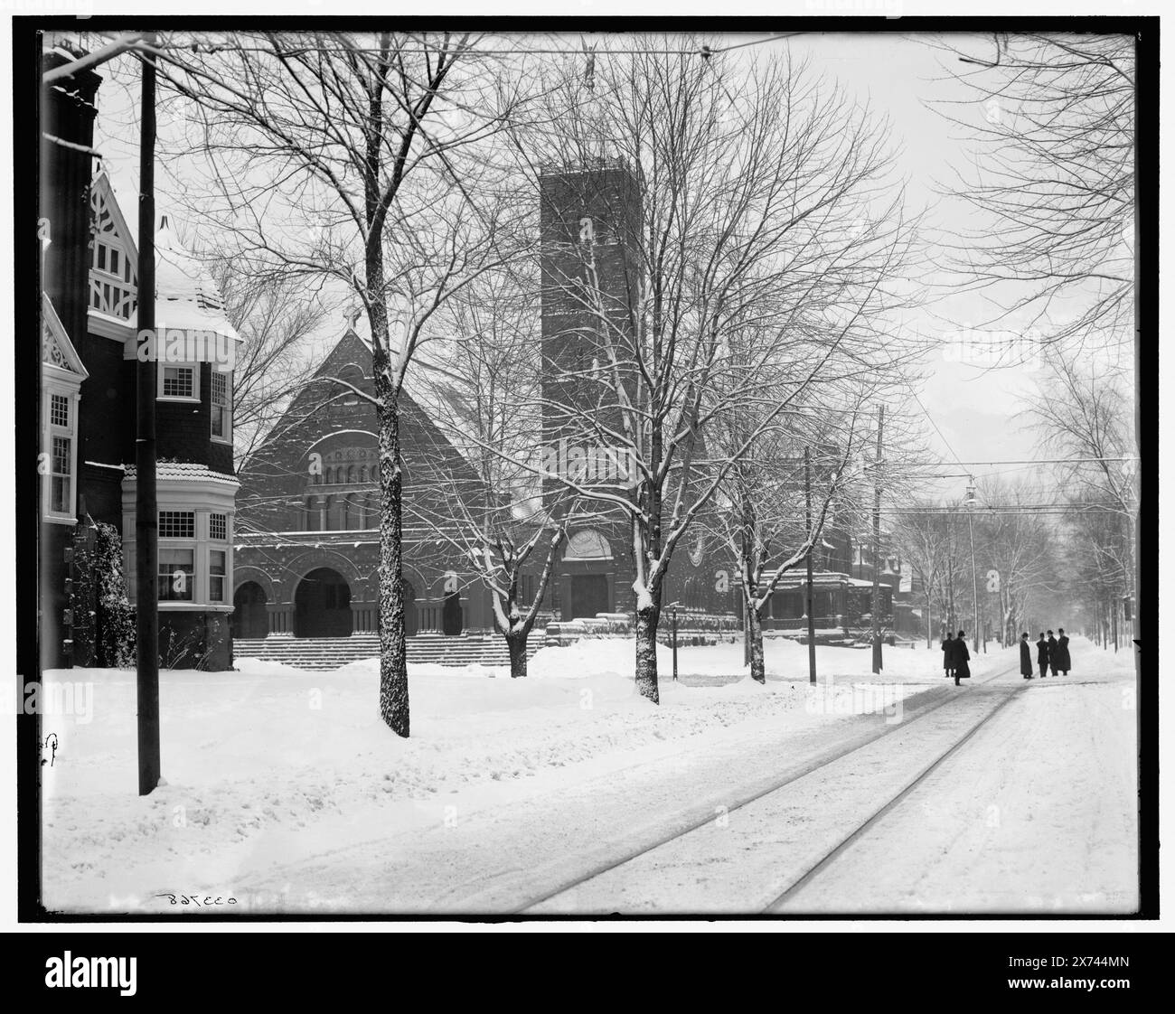 Upper Woodward Avenue in Winter Attre, Detroit, Mich., Title from jacket., First Congregational Church at left., Detroit Publishing Co. N. 033768., Gift; State Historical Society of Colorado; 1949, Snow. , Strade. , Chiese congregazionali. , Stati Uniti, Michigan, Detroit. Foto Stock