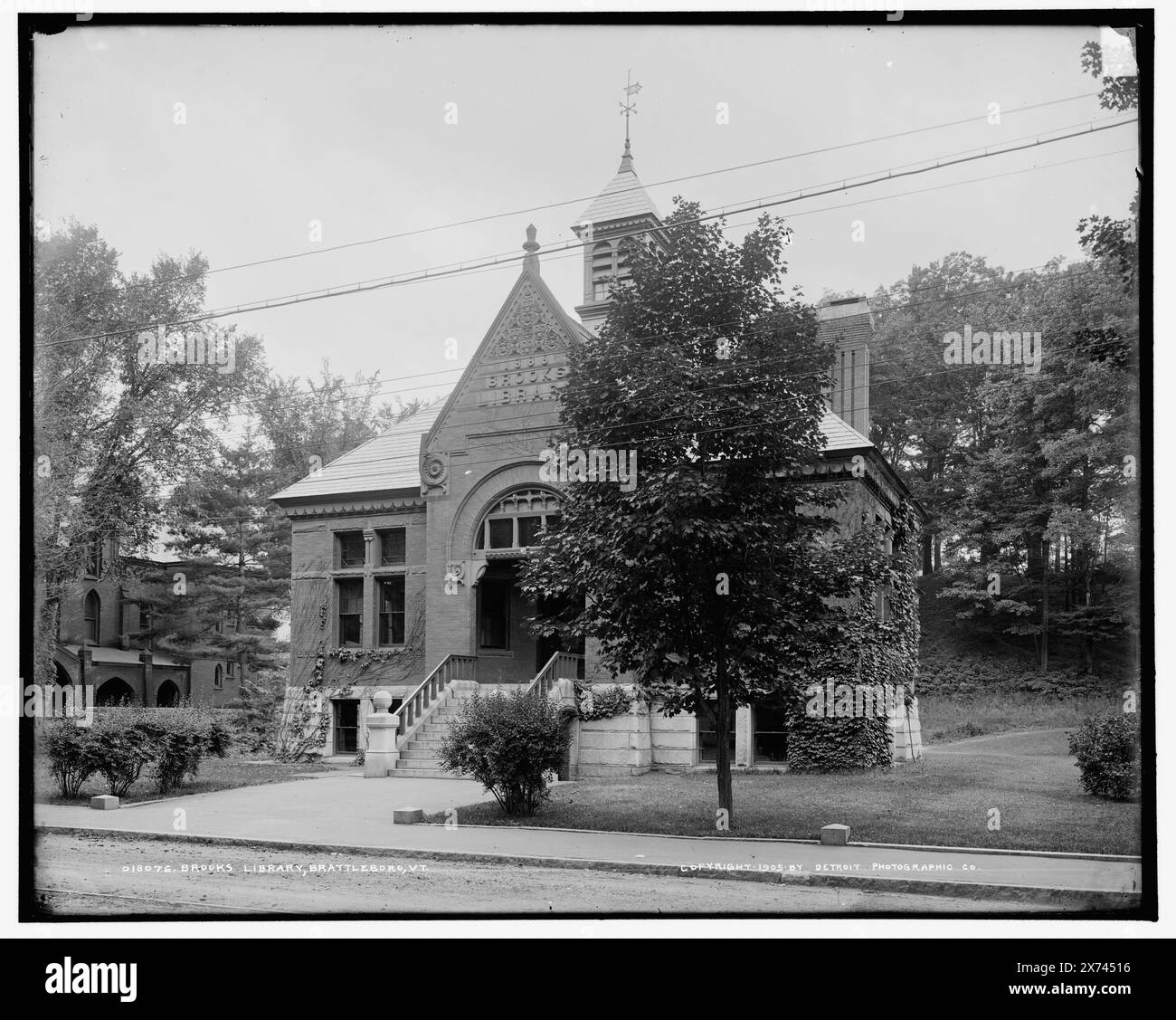 Brooks Library, Brattleboro, Vt., '2287' in negativo., Detroit Publishing Co. N. 018076., Gift; State Historical Society of Colorado; 1949, Brooks Memorial Library. , Librerie. , Stati Uniti, Vermont, Brattleboro. Foto Stock