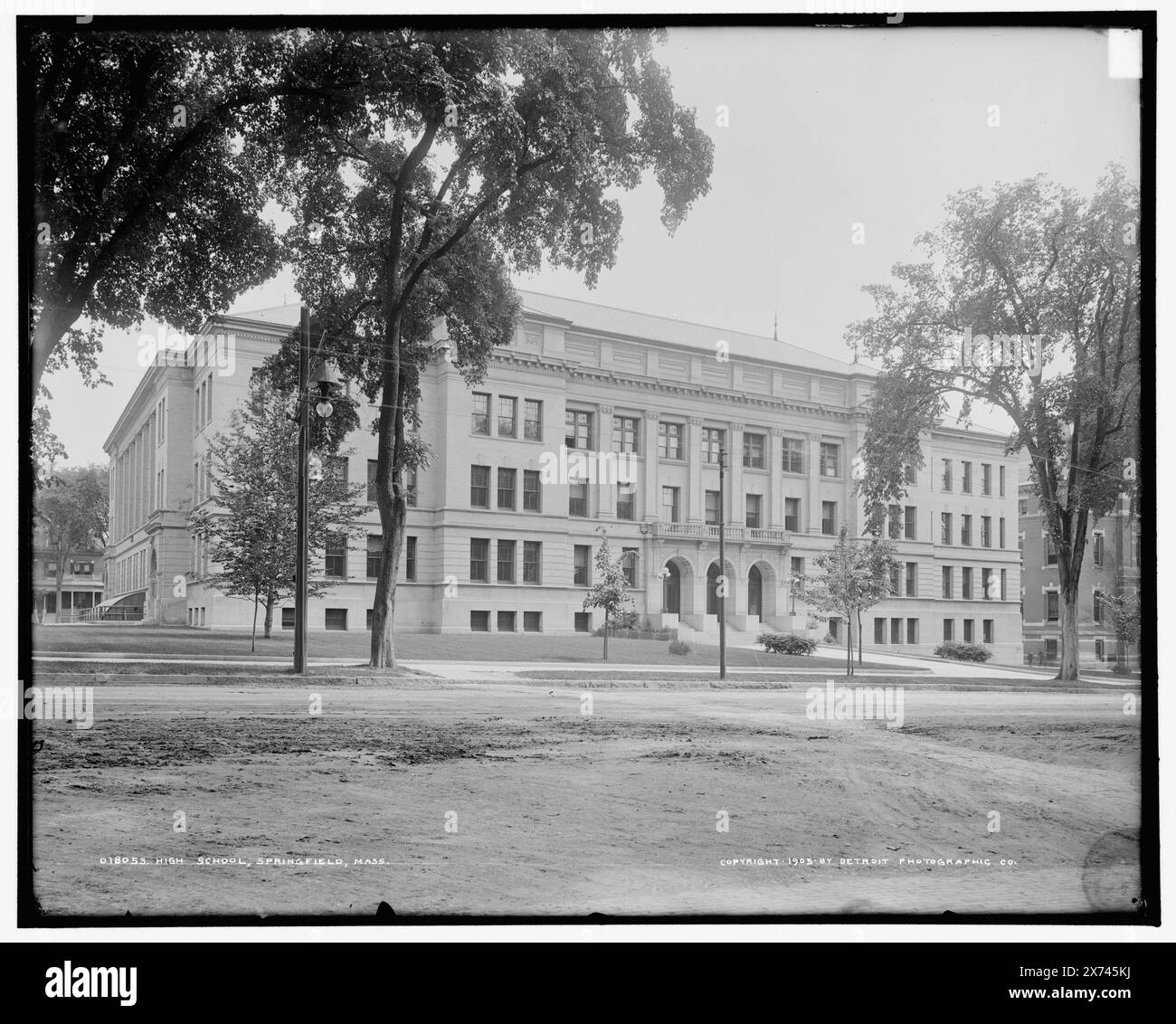 High School, Springfield, Massachusetts, Detroit Publishing Co. No 018053., Gift; State Historical Society of Colorado; 1949, Schools. , Strutture educative. , Stati Uniti, Massachusetts, Springfield. Foto Stock
