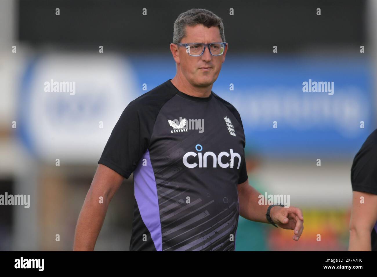 Northampton, Regno Unito. 17 maggio 2024. England Women Head Coach Jon Lewis prima del 2° Vitality IT20 tra England Women e Pakistan Women al County Ground, Northamptonshire. Kyle Andrews/Alamy Live News Foto Stock