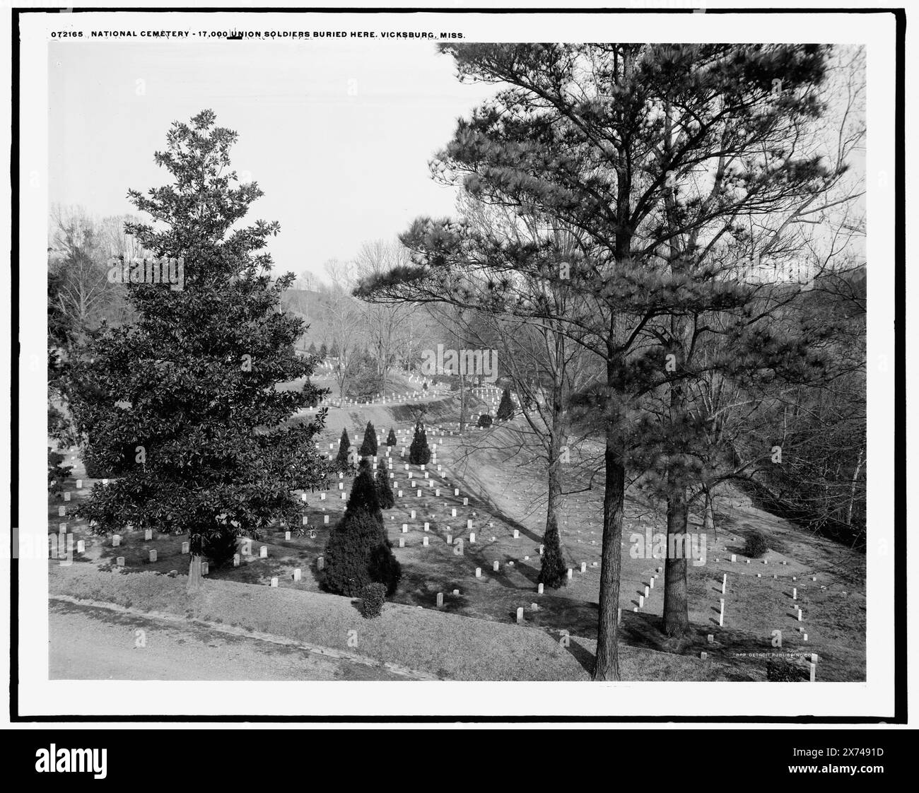 Vicksburg National Cemetery, 17.000 soldati dell'Unione sepolti qui, Vicksburg, signorina, Detroit Publishing Co. N. 072165., Gift; State Historical Society of Colorado; 1949, Cemeteries. , Stati Uniti, Mississippi, Vicksburg National Cemetery. Foto Stock