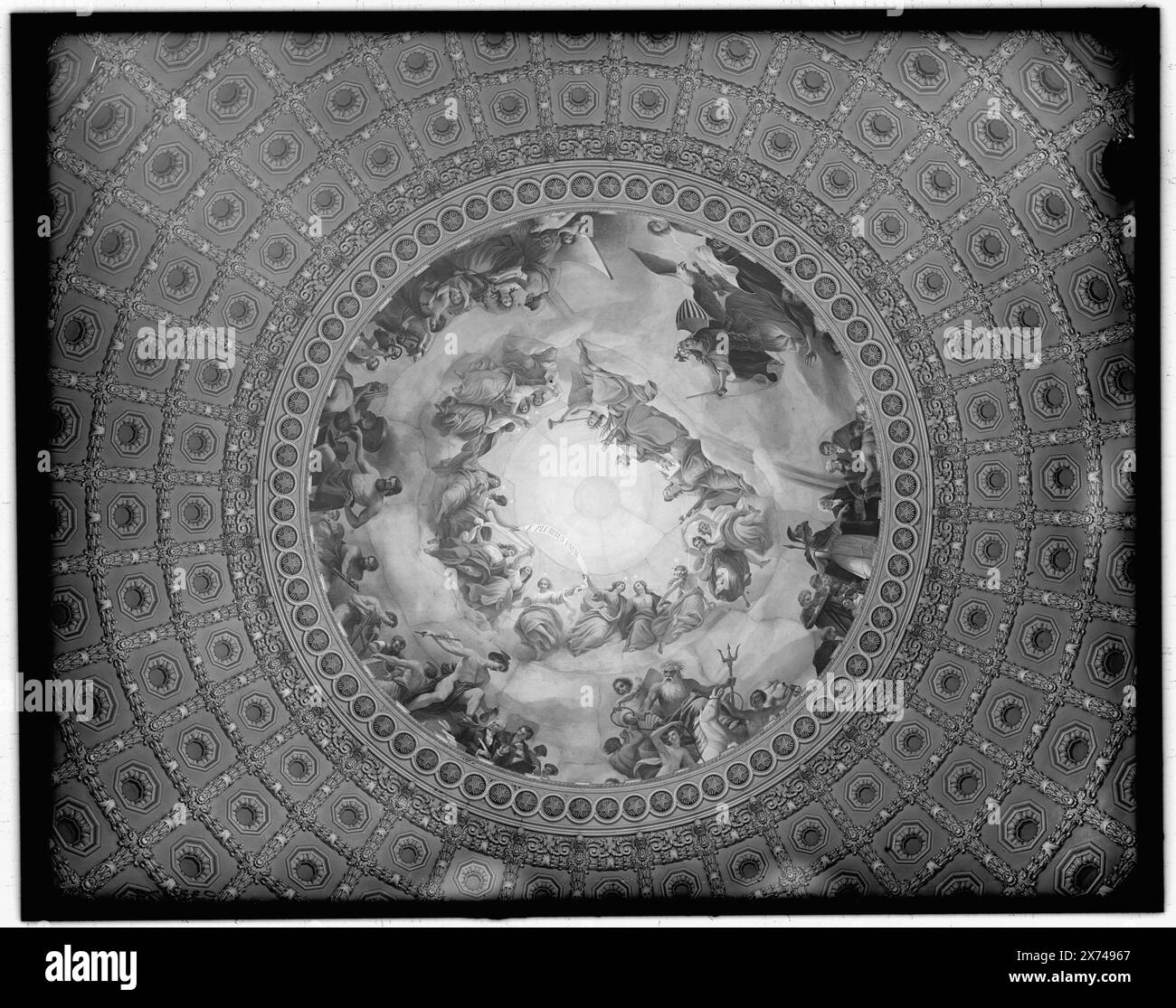 Apotheosis of Washinggton, affresco in the Canopy of the dome, Rotunda of the United States Capitol, titolo ideato da cataloger., affresco di Constantino Brumidi., 'G 1683' on negative., Detroit Publishing Co. N.. 033479., Gift; State Historical Society of Colorado; 1949, Capitols. , Soffitti. , Rotonda. , Murales. , Stati Uniti, Distretto di Columbia, Washington (D.C.) Foto Stock