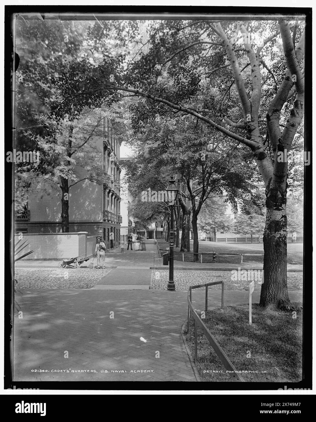 Cadets' Quarters, U.S. Naval Academy, Data basata su Detroit, Catalogue J (1901)., Detroit Publishing Co. N. 021340., Gift; State Historical Society of Colorado; 1949, United States Naval Academy. , Dormitori. , Università e college. , Istruzione militare. , Stati Uniti, Maryland, Annapolis. Foto Stock