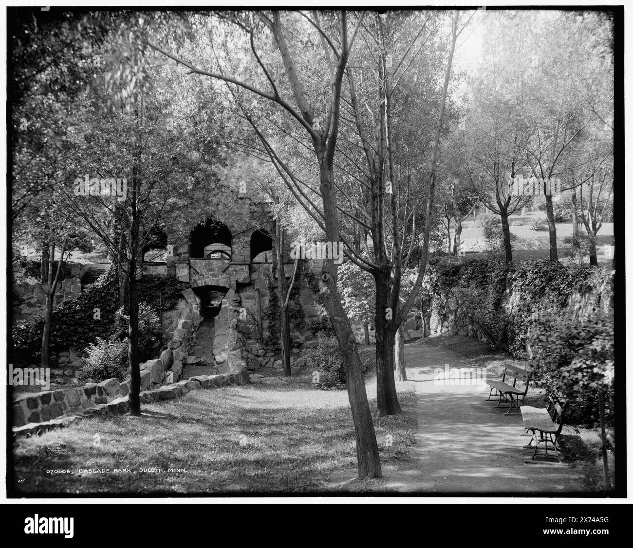 Cascade Park, Duluth, Minn., 'G 4626' su negative., Detroit Publishing Co. No 070606., Gift; State Historical Society of Colorado; 1949, Parks. , Stati Uniti, Minnesota, Duluth. Foto Stock