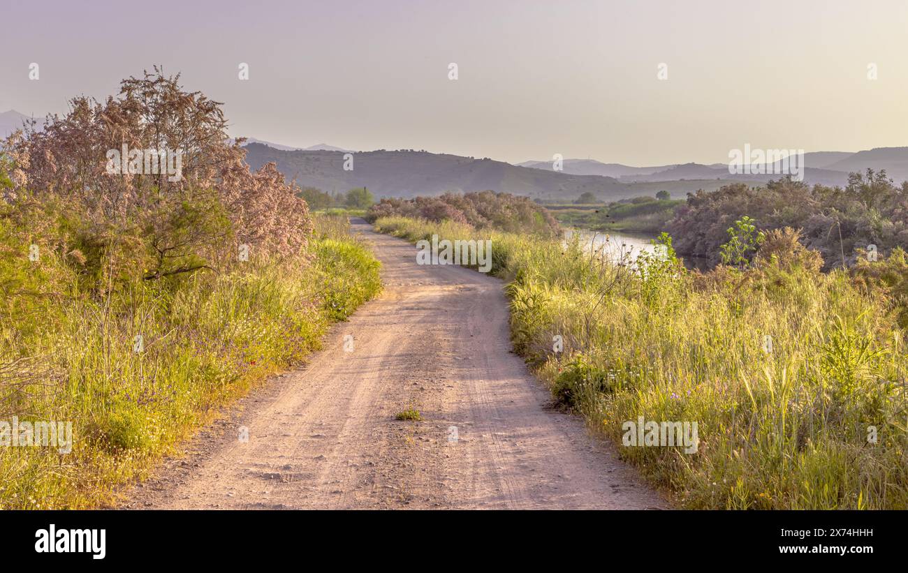 Il fiume sull'isola di Lesbo è molto popolare tra gli appassionati di birdwatching nella stagione delle migrazioni. Grecia. Panorama paesaggistico della natura in Europa. Foto Stock
