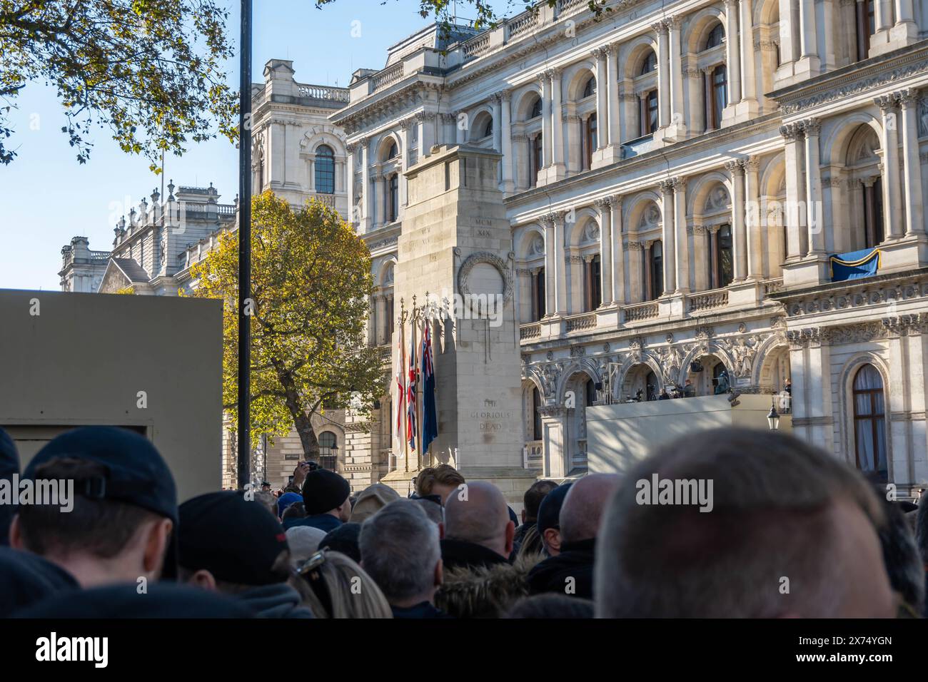 LONDRA, INGHILTERRA - 11 novembre 2023: La gente si è riunita a Whitehall il giorno dell'armistizio del 2023 Foto Stock