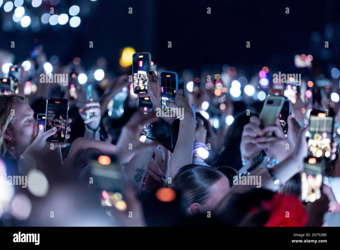 Stoccolma, Svezia. 17 maggio 2024. STOCCOLMA, SVEZIA 20240517Audience nel ruolo di Taylor Swift si esibisce alla Friends Arena il venerdì sera. Si tratta del primo di tre concerti durante il tour in corso "The Eras Tour" tenutosi a Stoccolma, Svezia, il 17 maggio 2024. *** SOLO PER USO EDITORIALE *** foto: Christine Olsson/TT/Code 10430 credito: TT News Agency/Alamy Live News Foto Stock