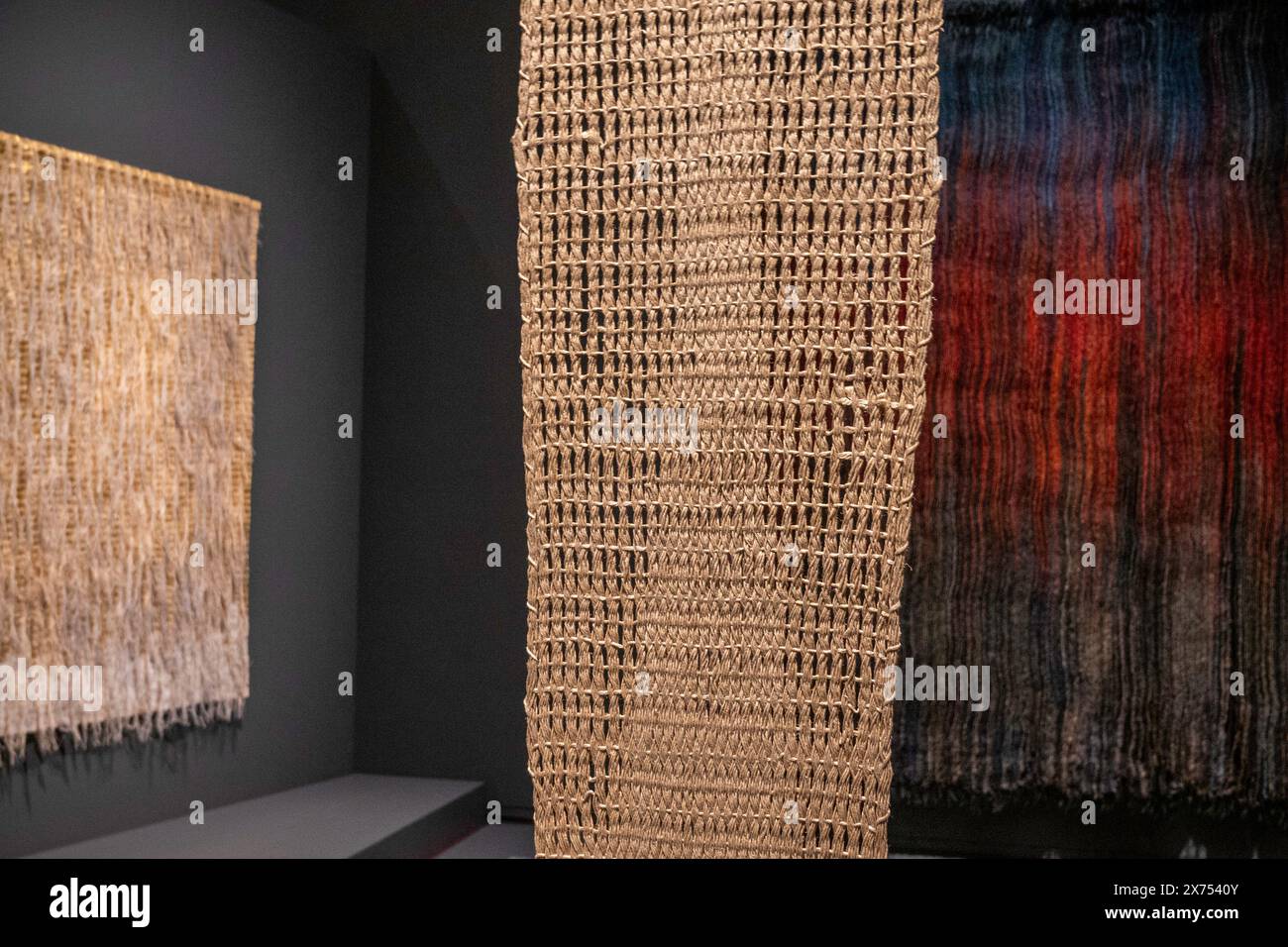 Il Metropolitan Museum of Art è un'attrazione turistica molto popolare a Museum Mile, New York City, U.S.A. 2024 Foto Stock