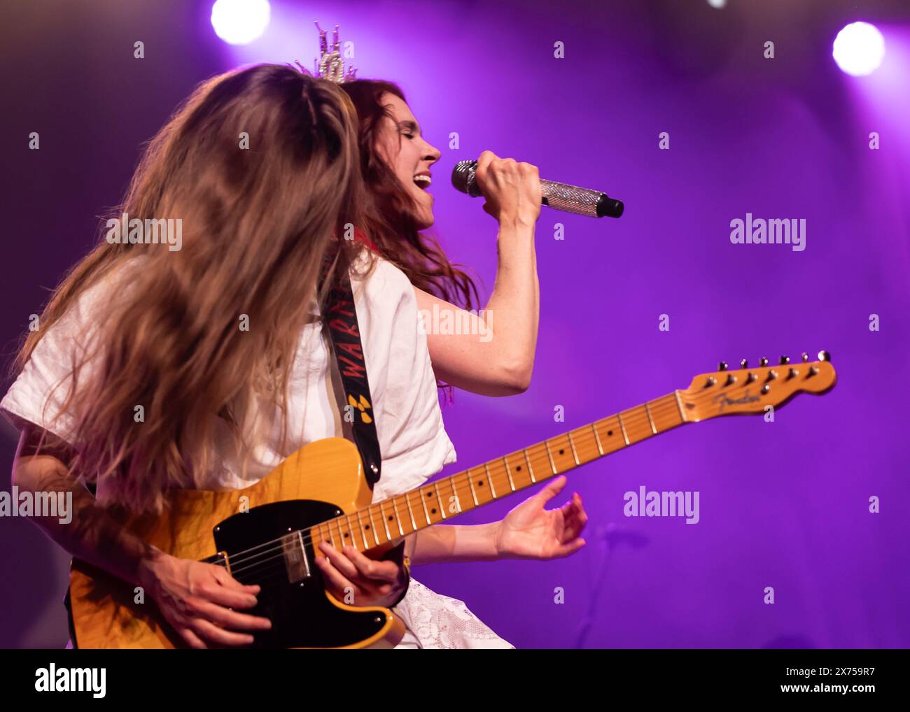 Londra, Regno Unito. 17 maggio 2024. Kate Nash lancia la folla su un terreno tutto esaurito a Hackney, East London. . Cristina Massei/Alamy notizie in diretta Foto Stock