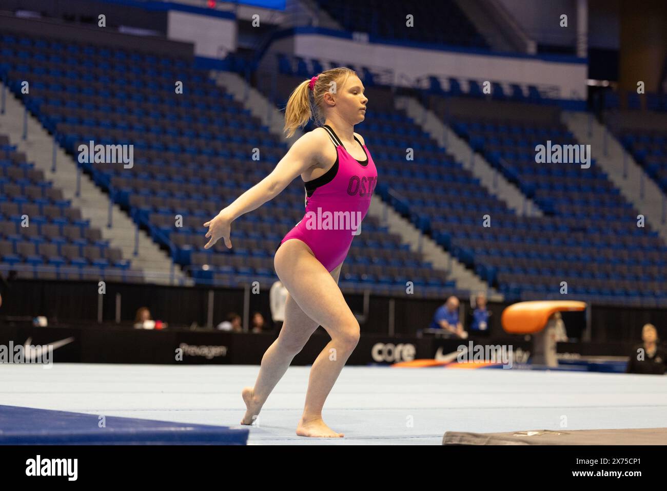 17 maggio 2024: Ginnasta JADE CAREY durante l'allenamento sul podio per il 2024 Core Hydration Classic. L'evento si terrà presso il XL Center di Hartford, Connecticut. Melissa J. Perenson/CSM credito: Cal Sport Media/Alamy Live News Foto Stock