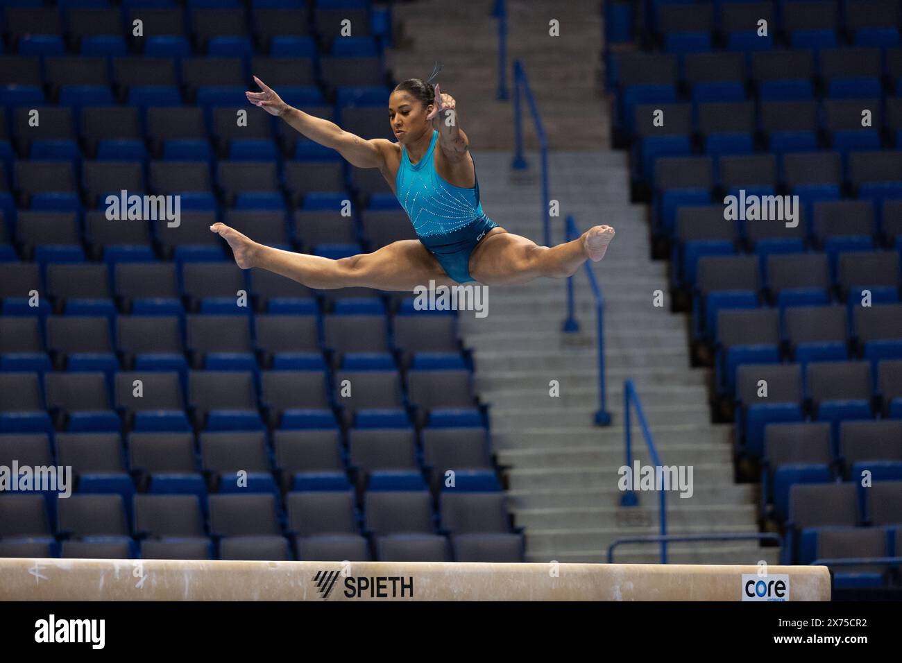 17 maggio 2024: Ginnasta JORDAN CHILES durante l'allenamento sul podio per il 2024 Core Hydration Classic. L'evento si terrà presso il XL Center di Hartford, Connecticut. Melissa J. Perenson/CSM credito: Cal Sport Media/Alamy Live News Foto Stock