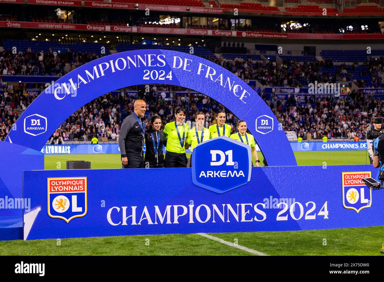 Lione, Francia. 17 maggio 2024. Arbitri durante la finale del D1 Arkema Playoff tra Olympique Lyonnais e Paris Saint-Germain al Groupama Stadium di Lione, Francia. (Pauline FIGUET/SPP) credito: SPP Sport Press Photo. /Alamy Live News Foto Stock