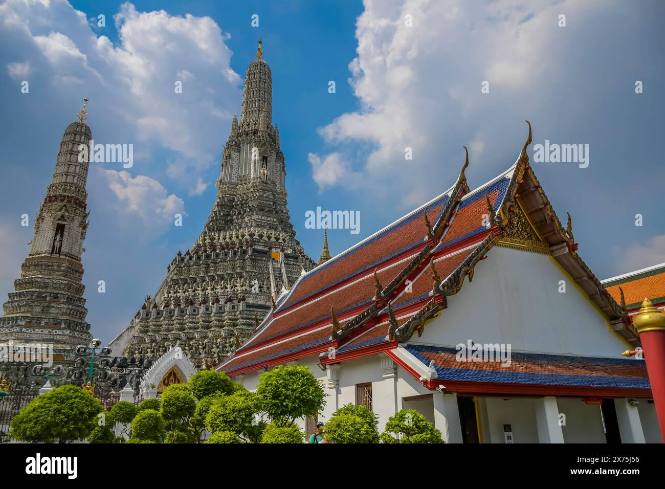 Wat Arun Ratchawararam è un tempio buddista indù a Bangkok in Thailandia Foto Stock