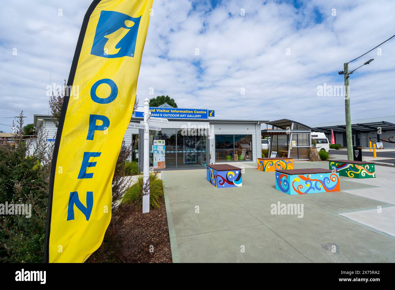 Esterno del centro informazioni turistiche e centro artistico di Sheffield, Sheffield, Tasmania Foto Stock