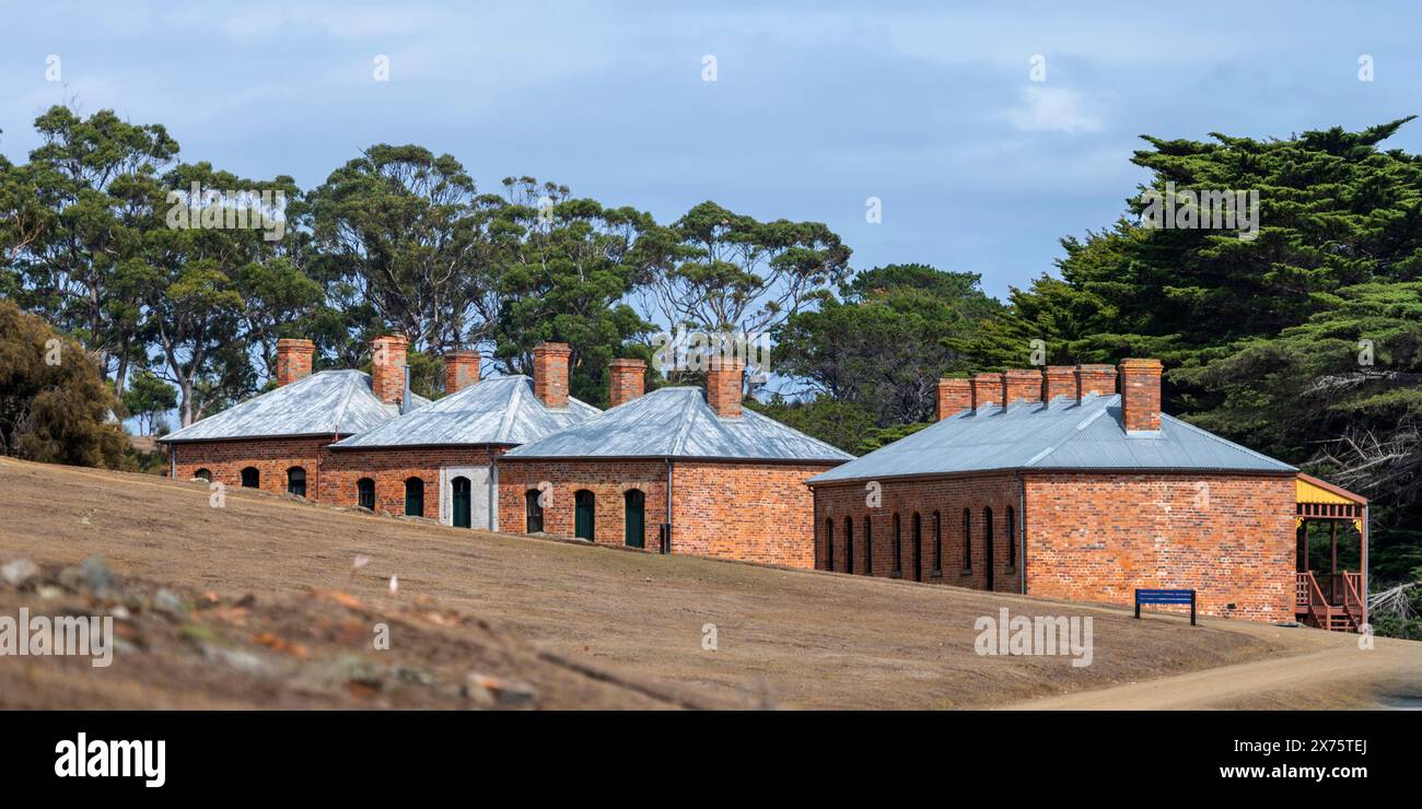 Vista sul retro delle case con terrazza Bernacchi, Darlington, Maria Island Tasmania Foto Stock