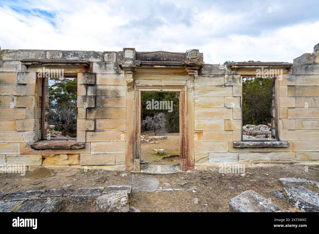 Rovine di detenuti presso il sito storico delle miniere di carbone, Ironstone Bay, Tasmania, Tasmania Foto Stock
