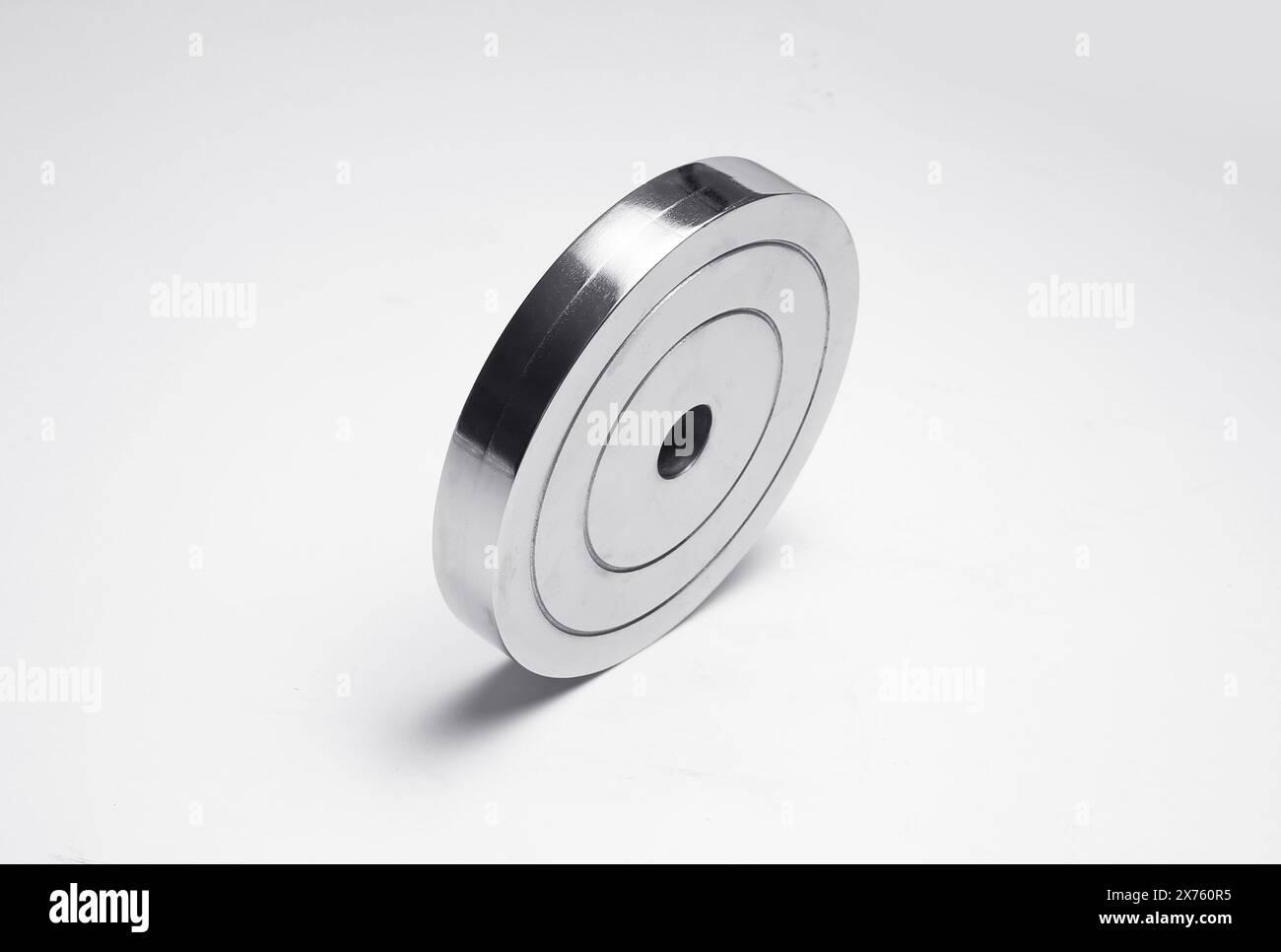 piastre per pesi palestra con finitura a specchio in acciaio cromato Foto Stock