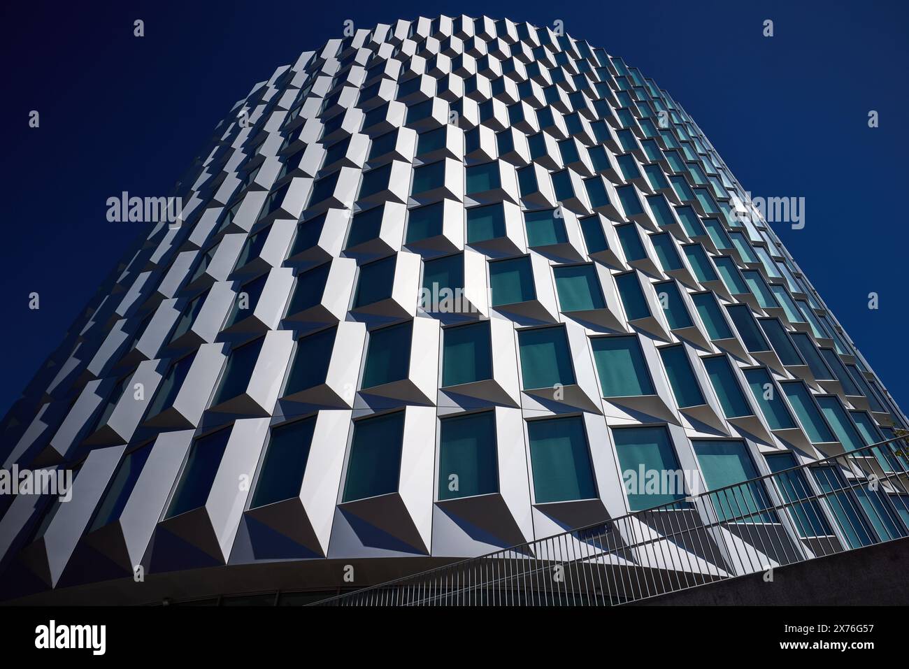 Spidsen, edificio per uffici, progettato da Vilhelm Lauritzen Arkitekter, CoBE & Tredje Natur, 2023; Nordø, Copenaghen, Danimarca Foto Stock