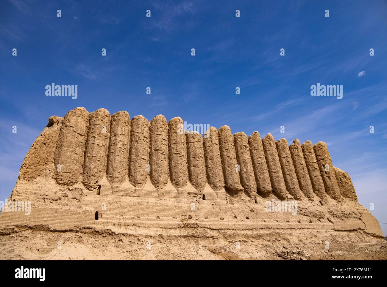 Grande Kyz Kala, una grande fortezza, probabilmente del IX secolo, nell'antica città di Merv, Turkmenistan Foto Stock
