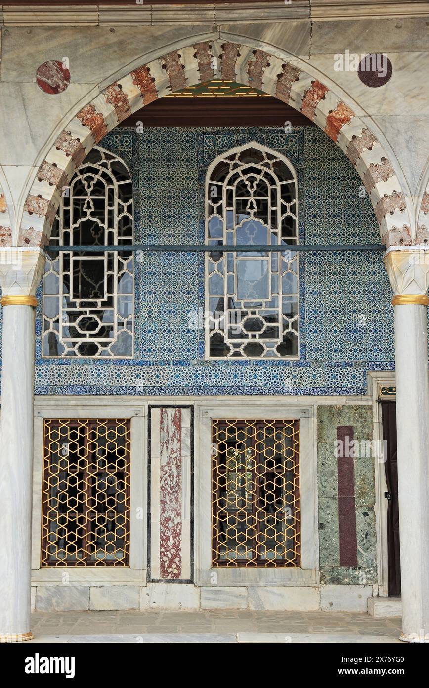 Il Palazzo Topkapi, una delle strutture più grandi e accattivanti del periodo ottomano a Istanbul, Turchia Foto Stock