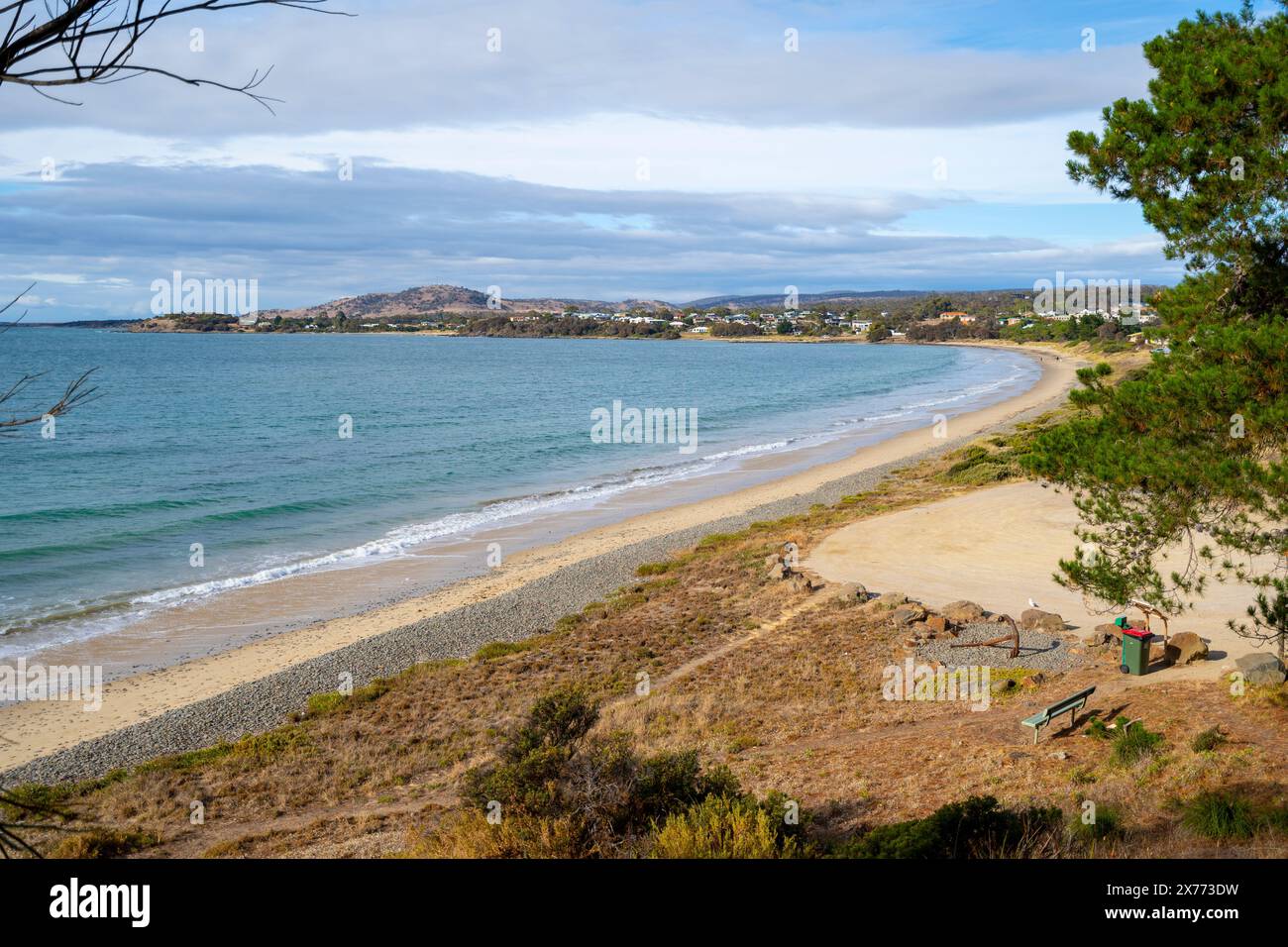 Vista di Swansea Beach dal promontorio, Swansea, Tasmania Foto Stock