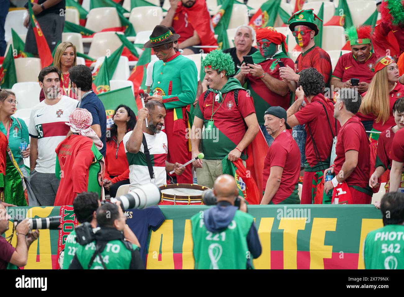 Lusail, Qatar. 28 novembre 2022. Tifosi portoghesi durante la partita tra Portogallo e Uruguay, gruppo H, Coppa del mondo FIFA Qatar 2022. Foto Stock