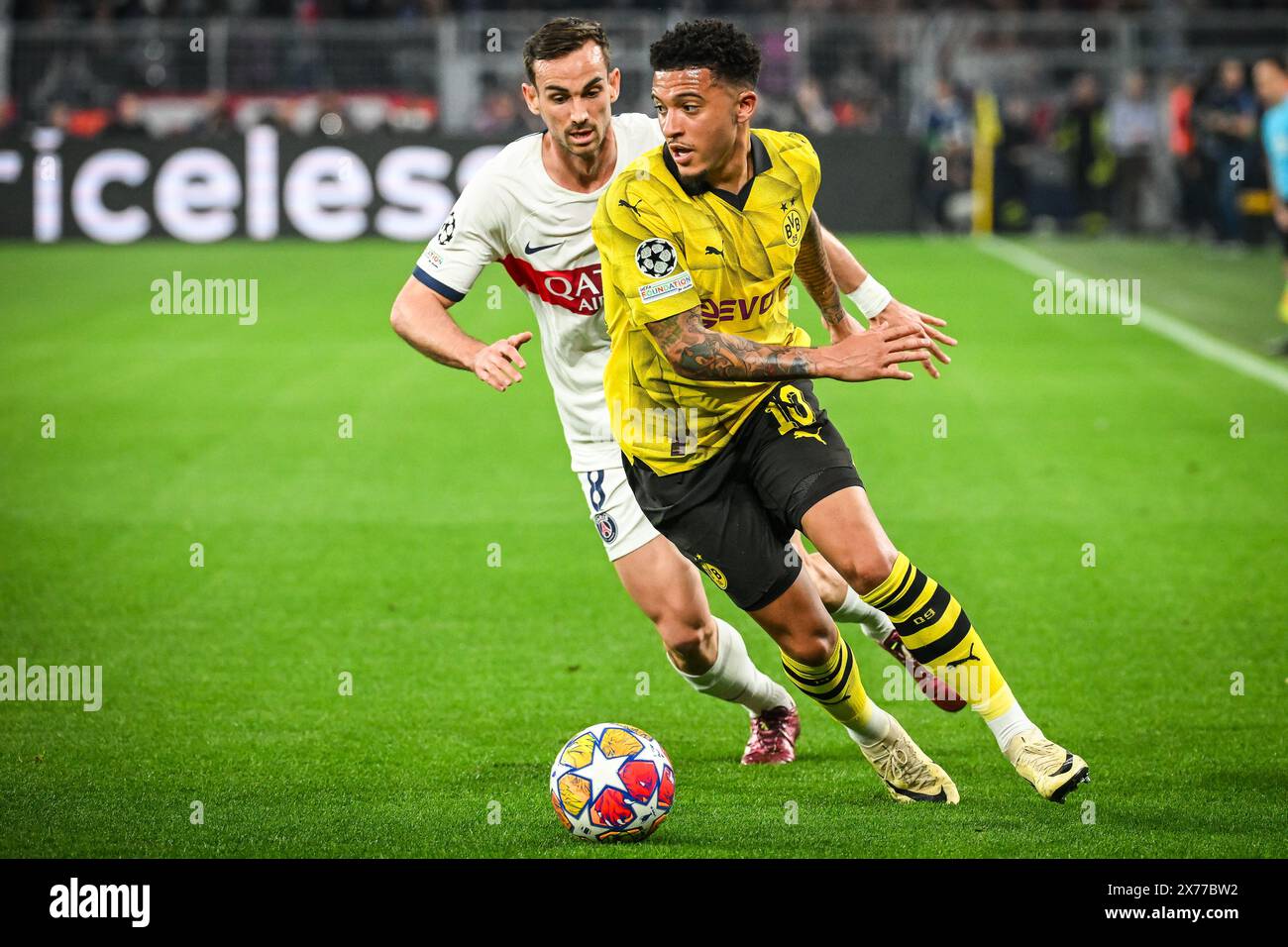 Dortmund, Allemagne. 1° maggio 2024. Fabian RUIZ del PSG e Jadon SANCHO del Borussia Dortmund durante la UEFA Champions League, semifinali, partita di calcio di 1a tappa tra Borussia Dortmund e Paris Saint-Germain il 1° maggio 2024 al Signal Iduna Park di Dortmund, Germania - Photo Matthieu Mirville/DPPI Credit: DPPI Media/Alamy Live News Foto Stock